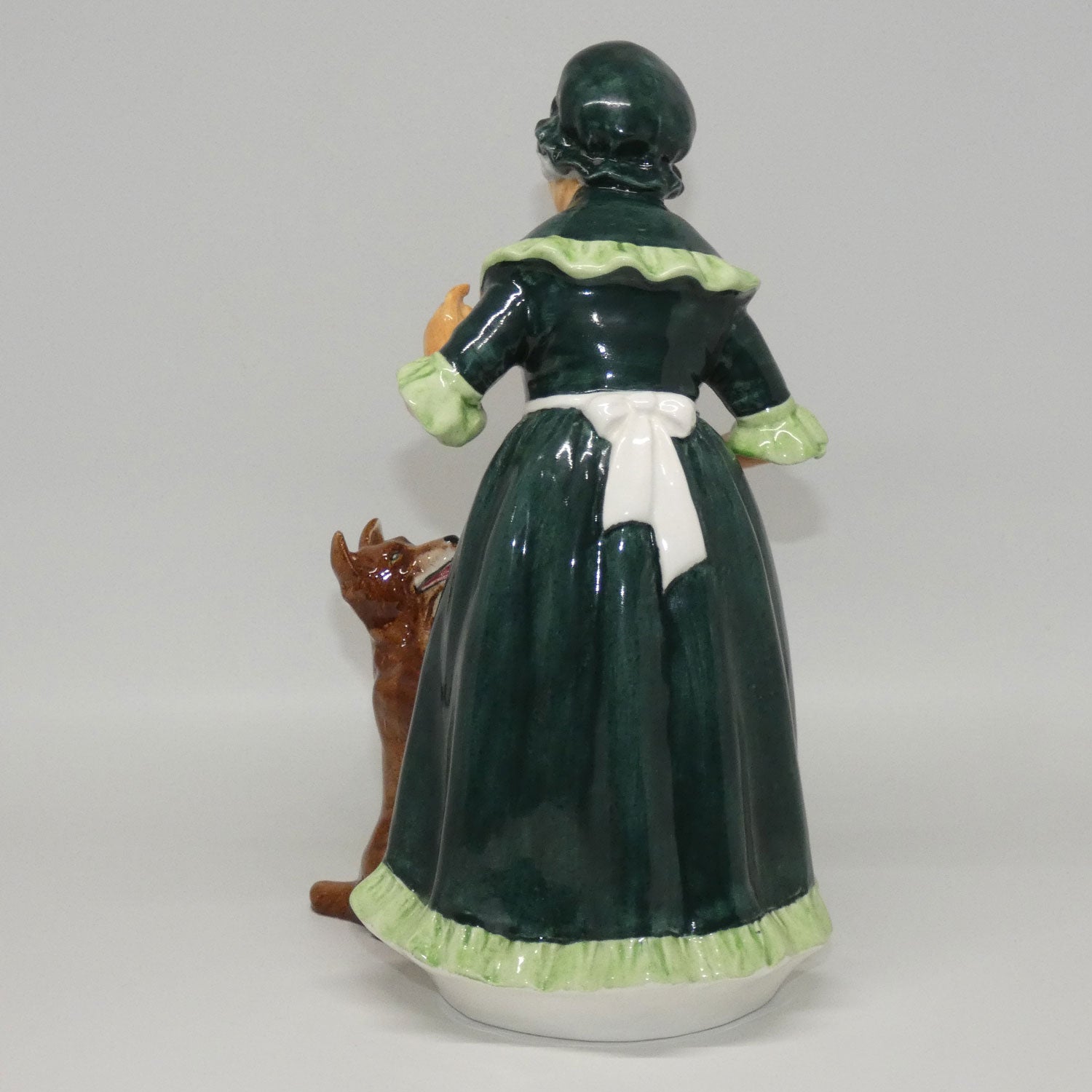 hn2314-royal-doulton-figure-old-mother-hubbard
