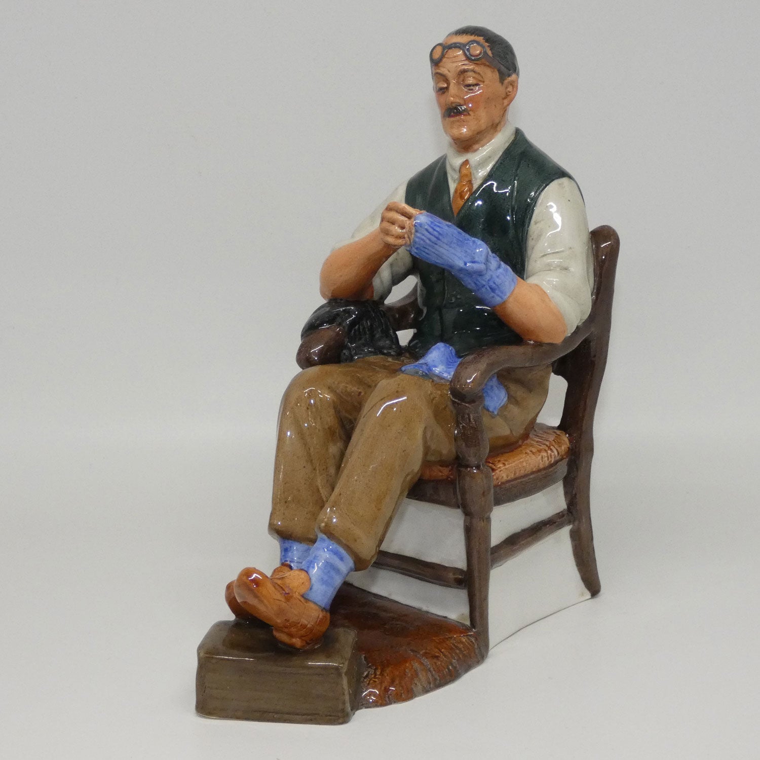 hn2319-royal-doulton-figure-the-bachelor