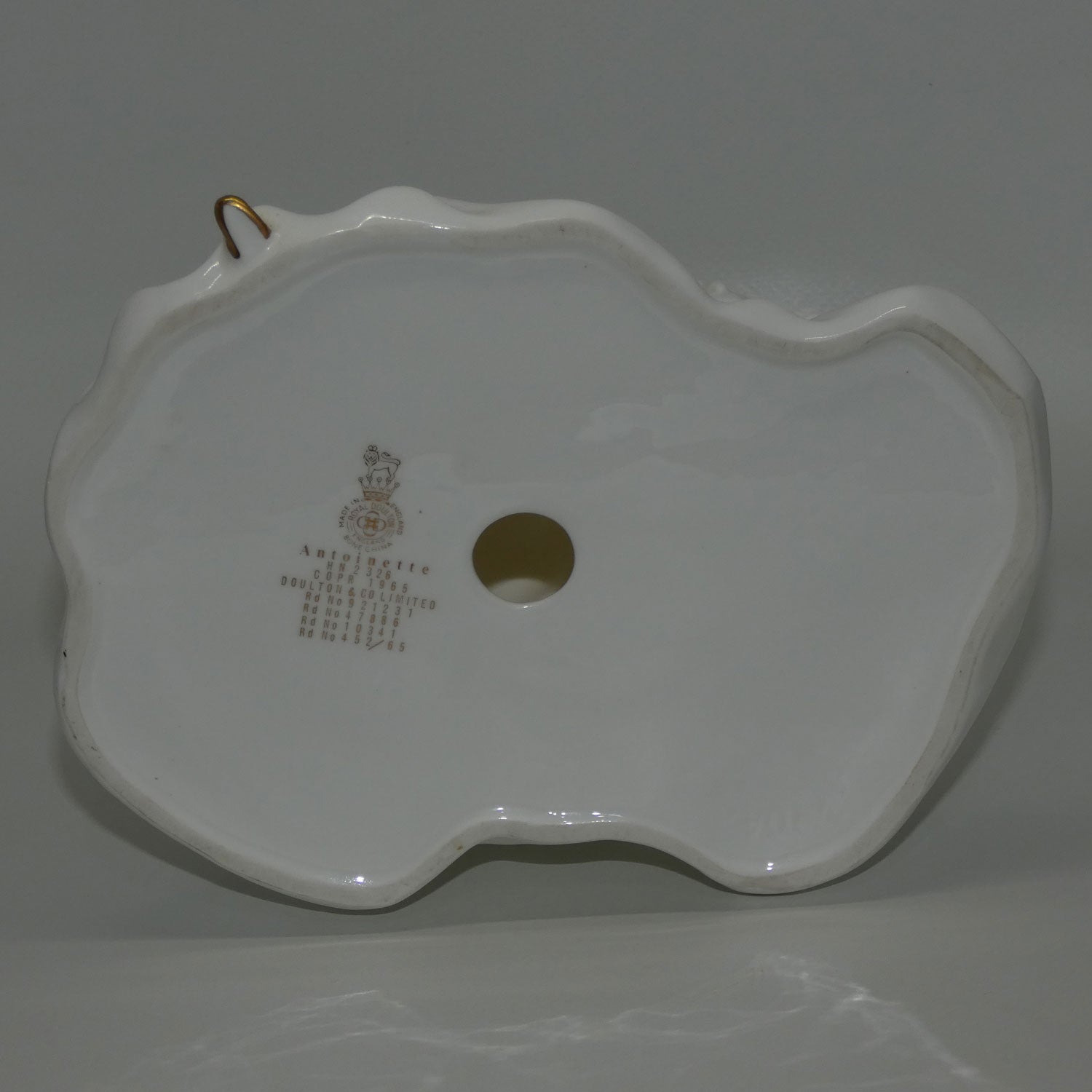 hn2326-royal-doulton-figure-antoinette