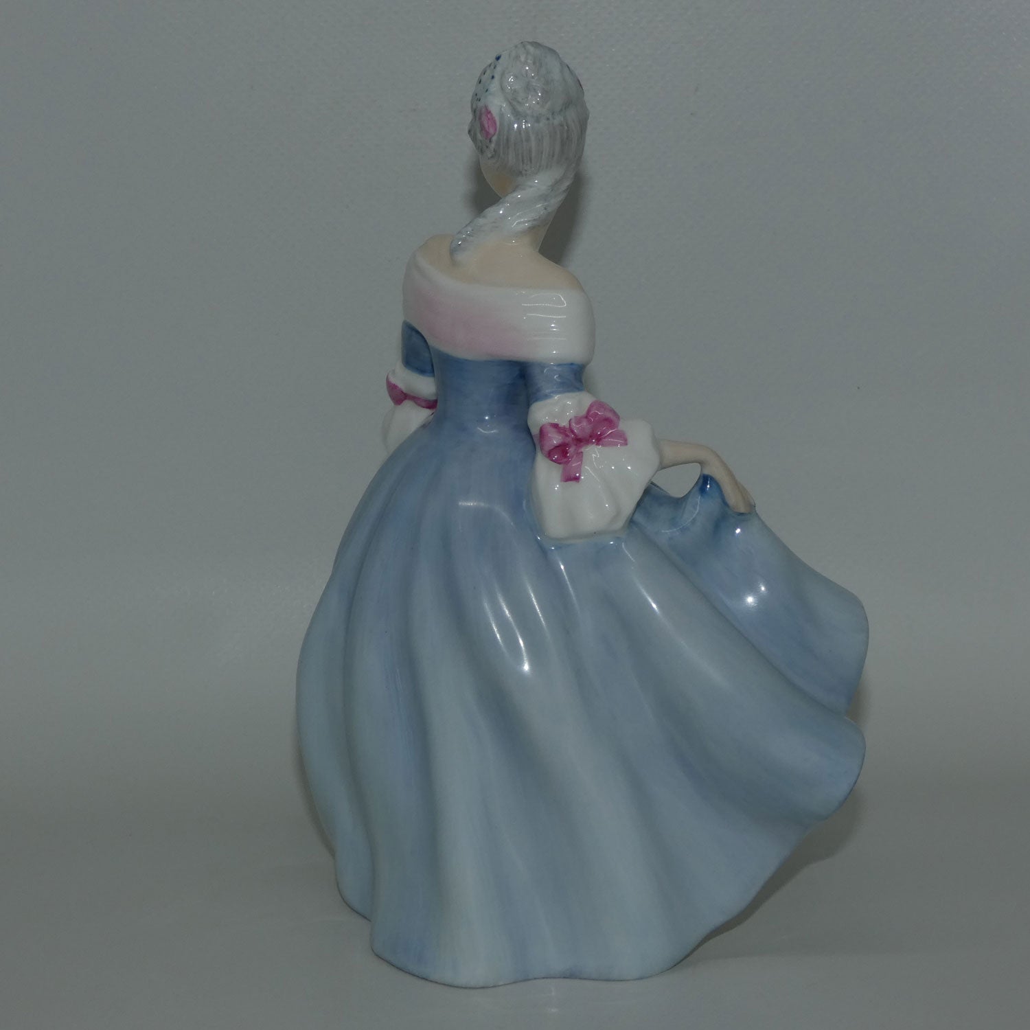 hn2425-royal-doulton-figure-southern-belle-blue