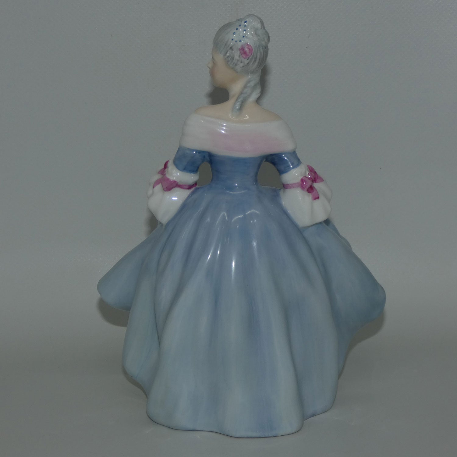 hn2425-royal-doulton-figure-southern-belle-blue