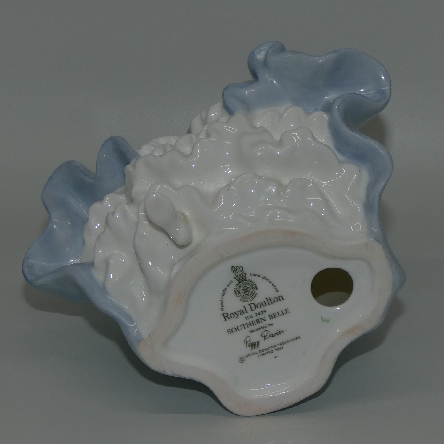 hn2425-royal-doulton-figure-southern-belle-blue