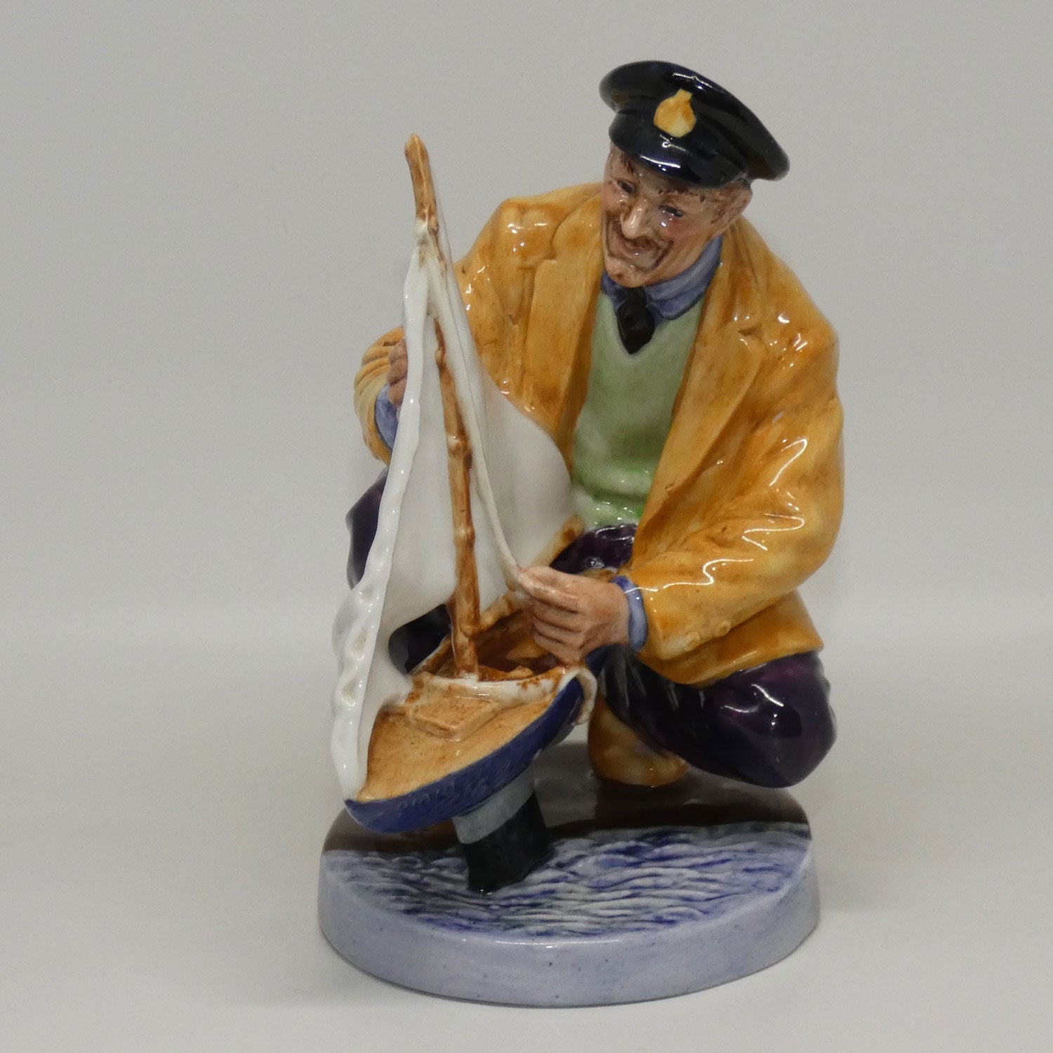 hn2442-royal-doulton-figure-sailors-holiday