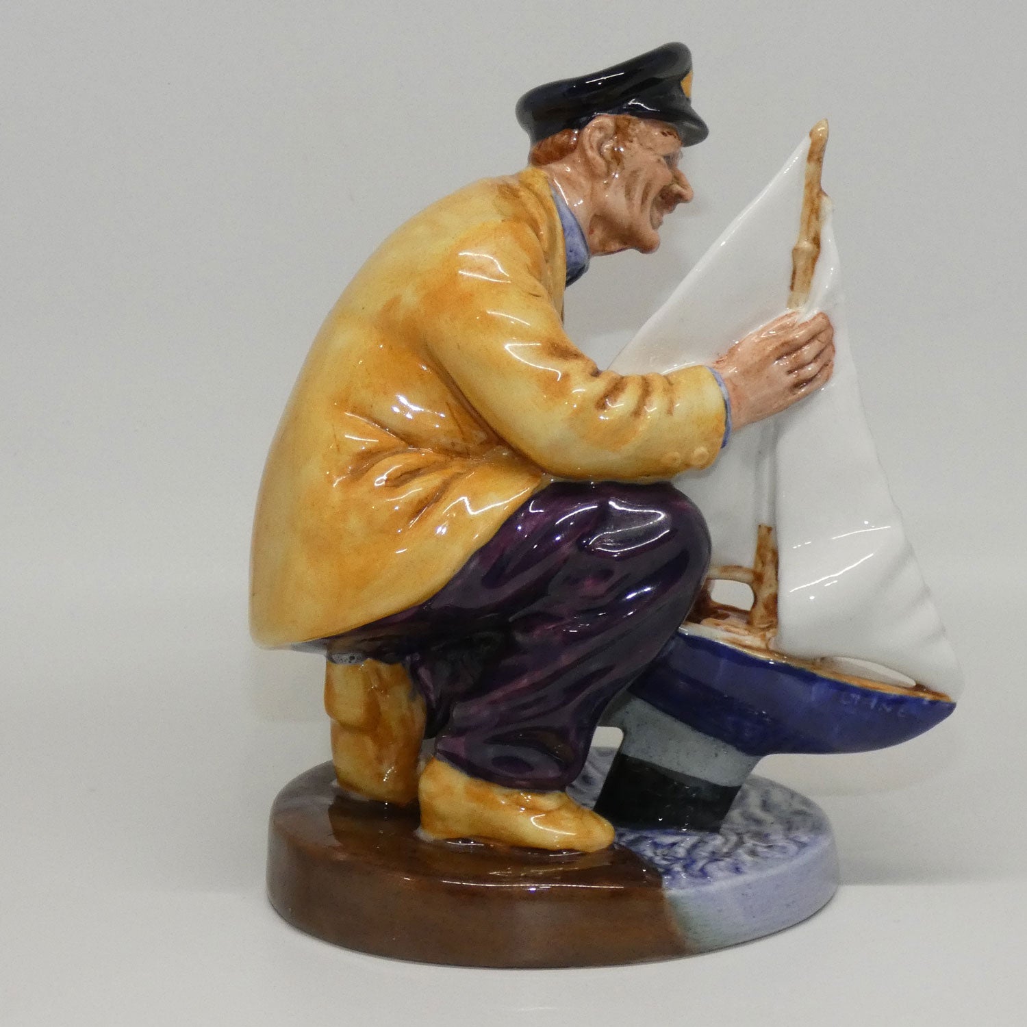 hn2442-royal-doulton-figure-sailors-holiday