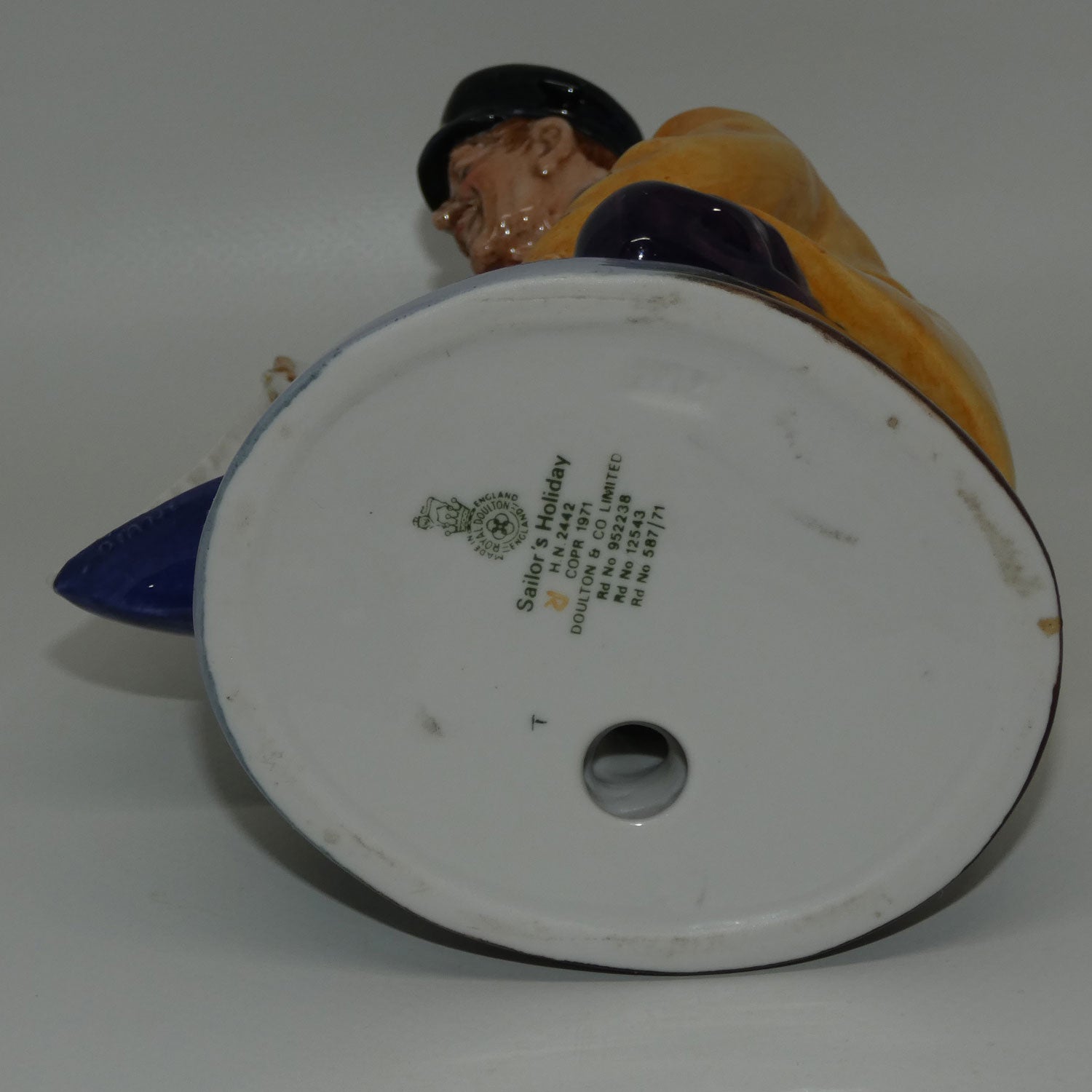 hn2442-royal-doulton-figure-sailors-holiday