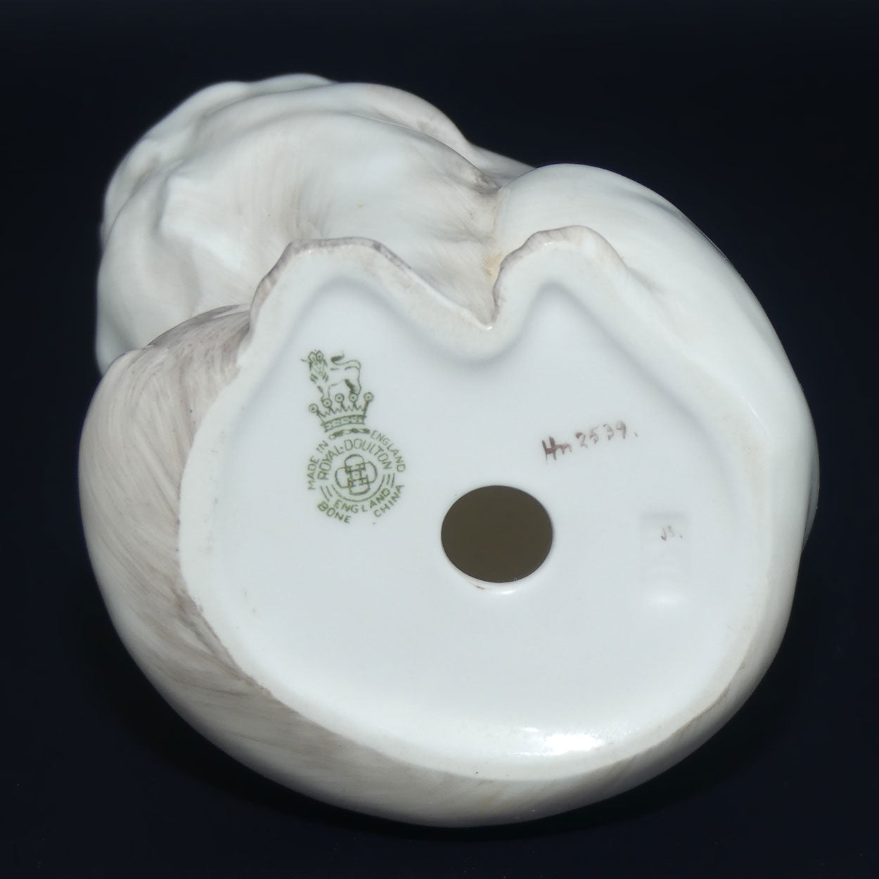 HN2539 Royal Doulton Persian Cat | White | Royal Doulton Animals