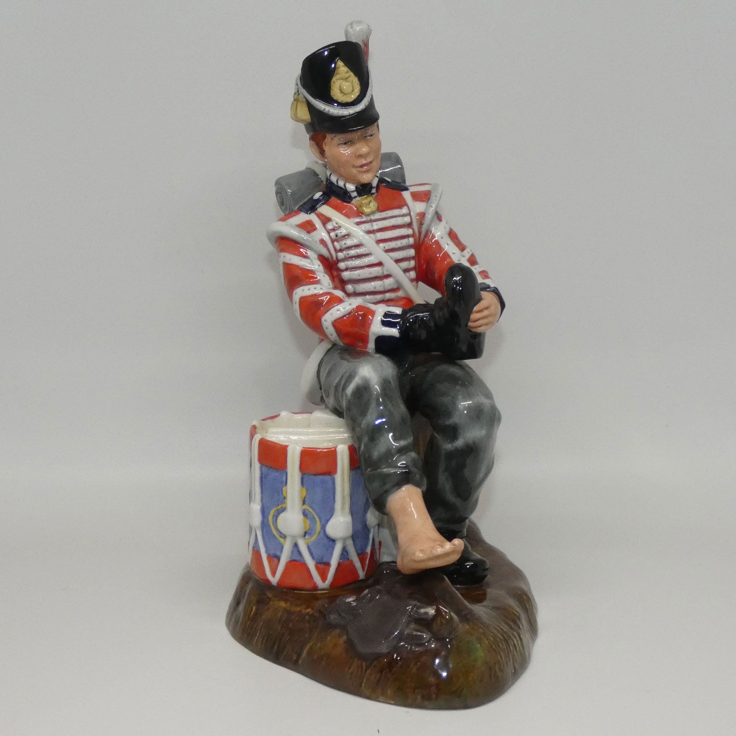 hn2679-royal-doulton-figure-drummer-boy