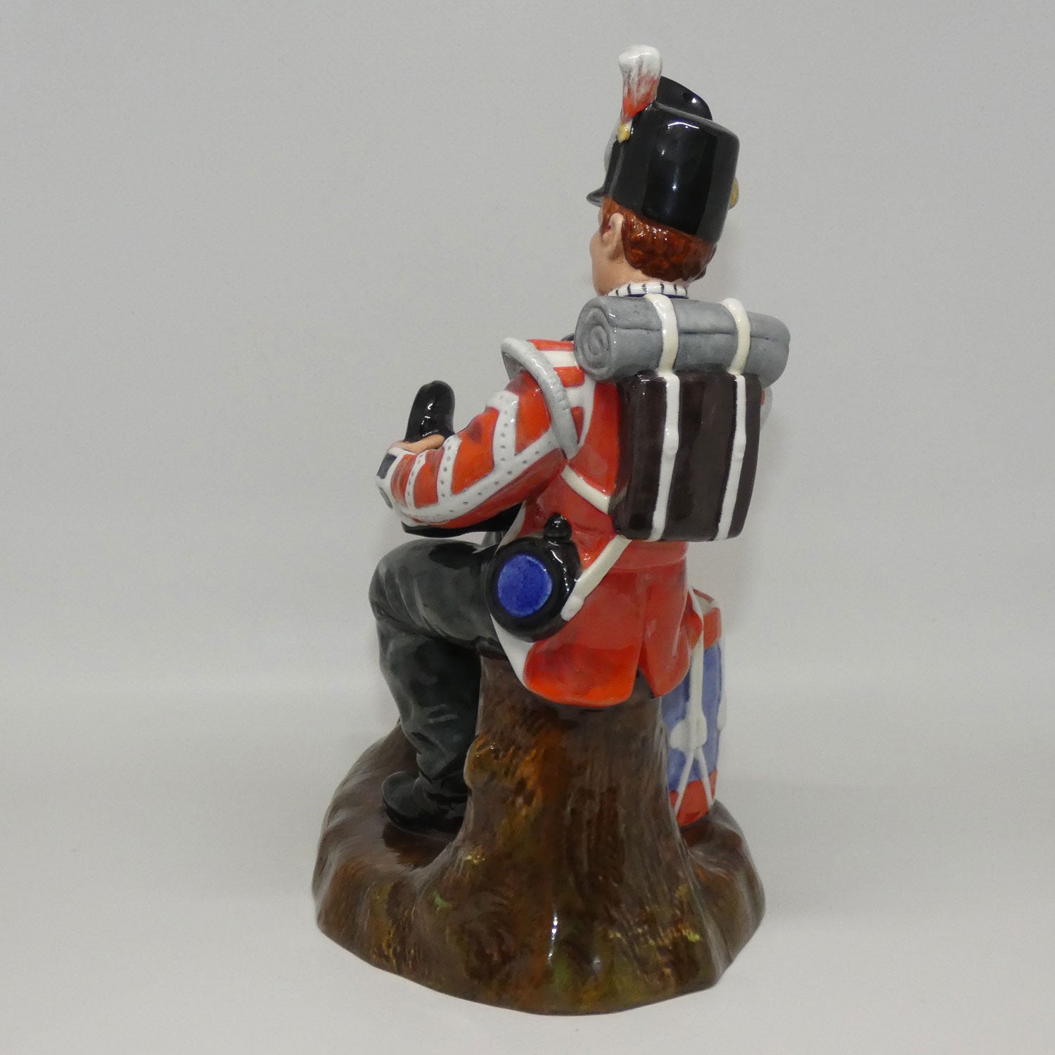 hn2679-royal-doulton-figure-drummer-boy
