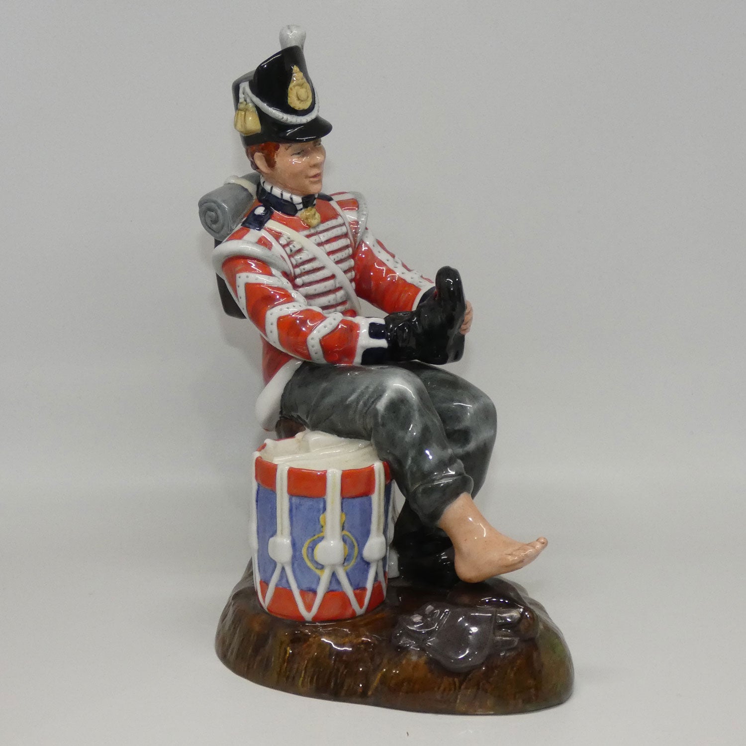 hn2679-royal-doulton-figure-drummer-boy