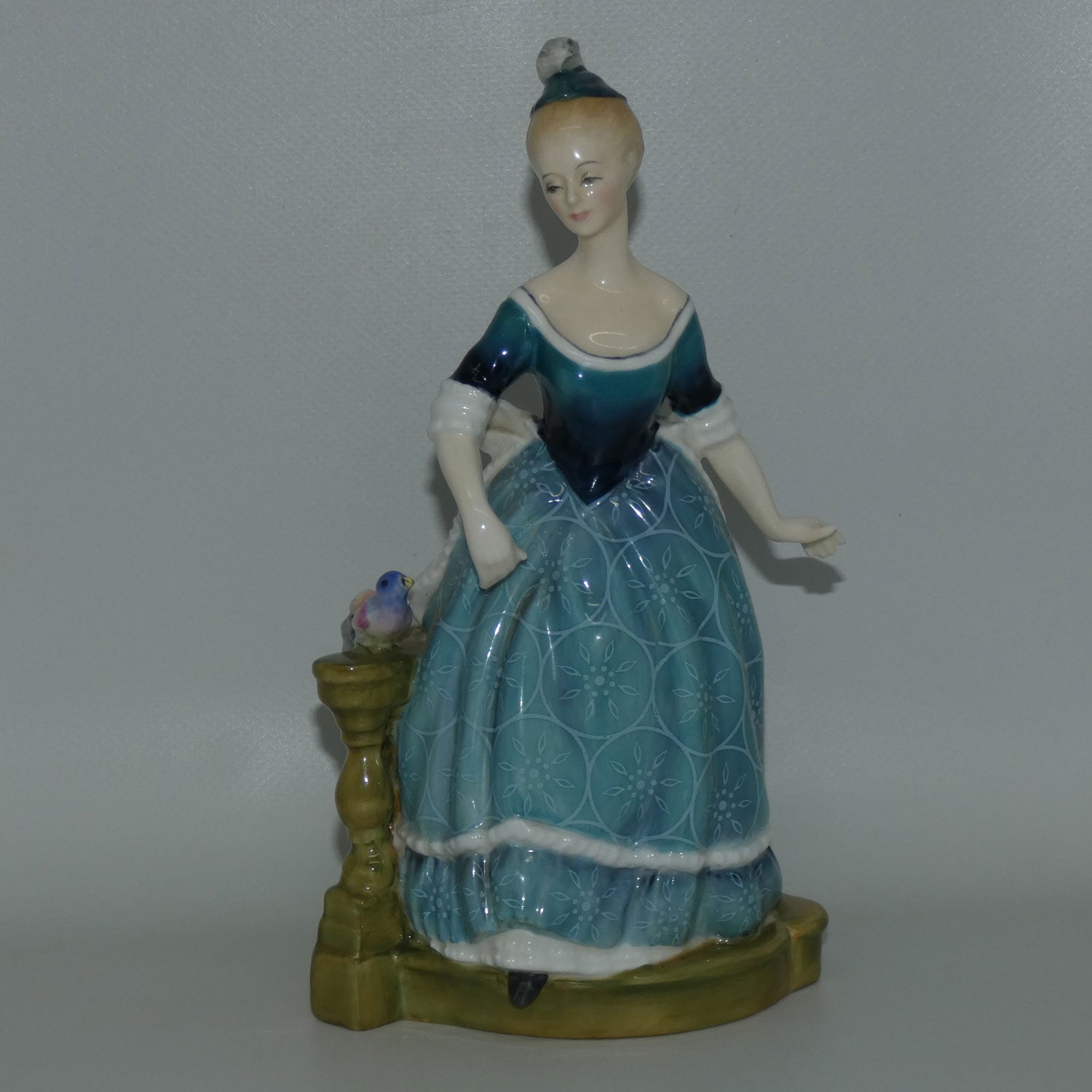 hn2724-royal-doulton-figure-clarinda