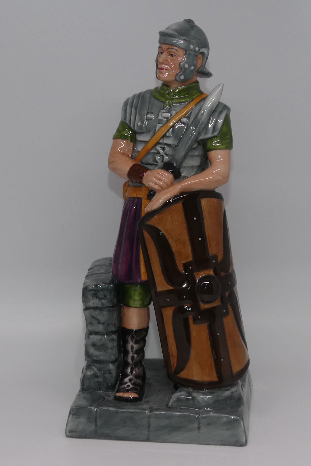 hn2726-royal-doulton-figure-centurion