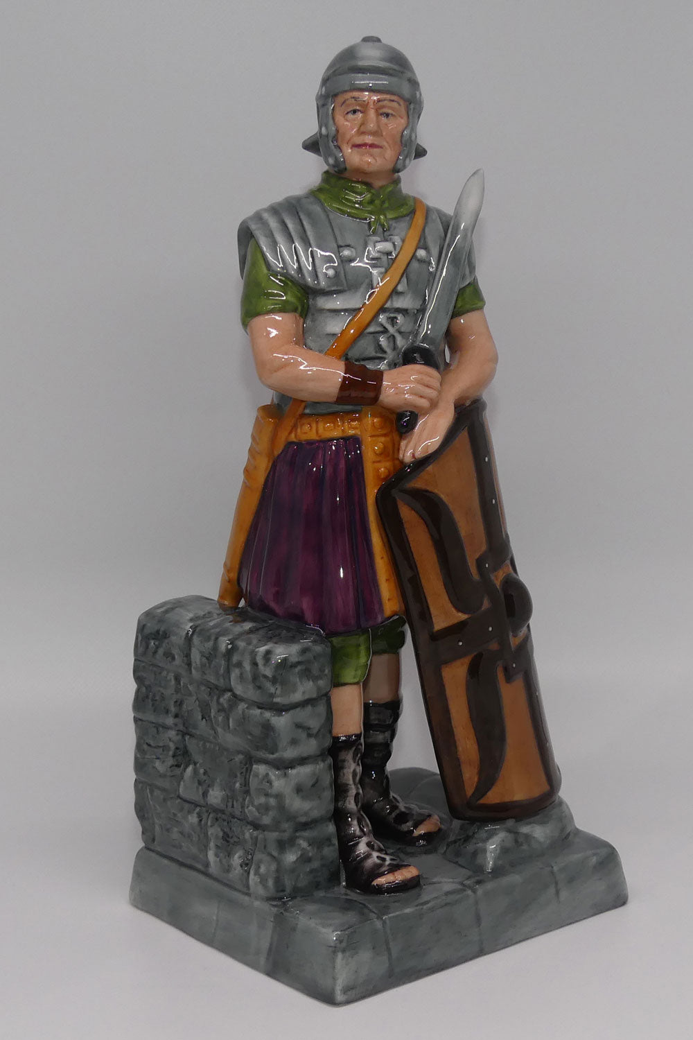 hn2726-royal-doulton-figure-centurion