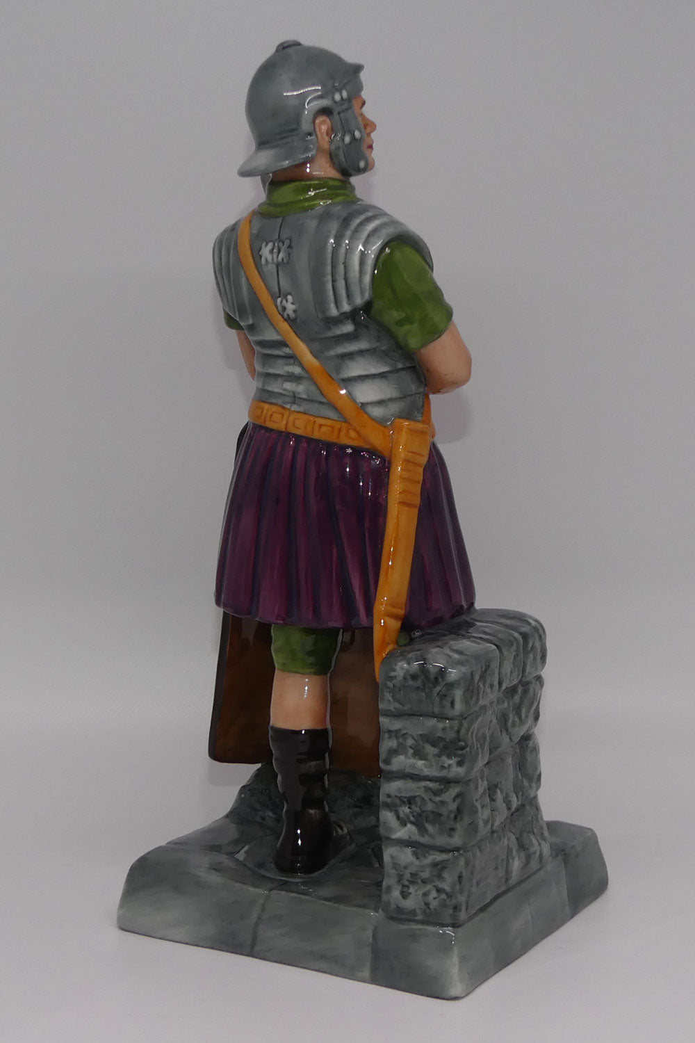 hn2726-royal-doulton-figure-centurion