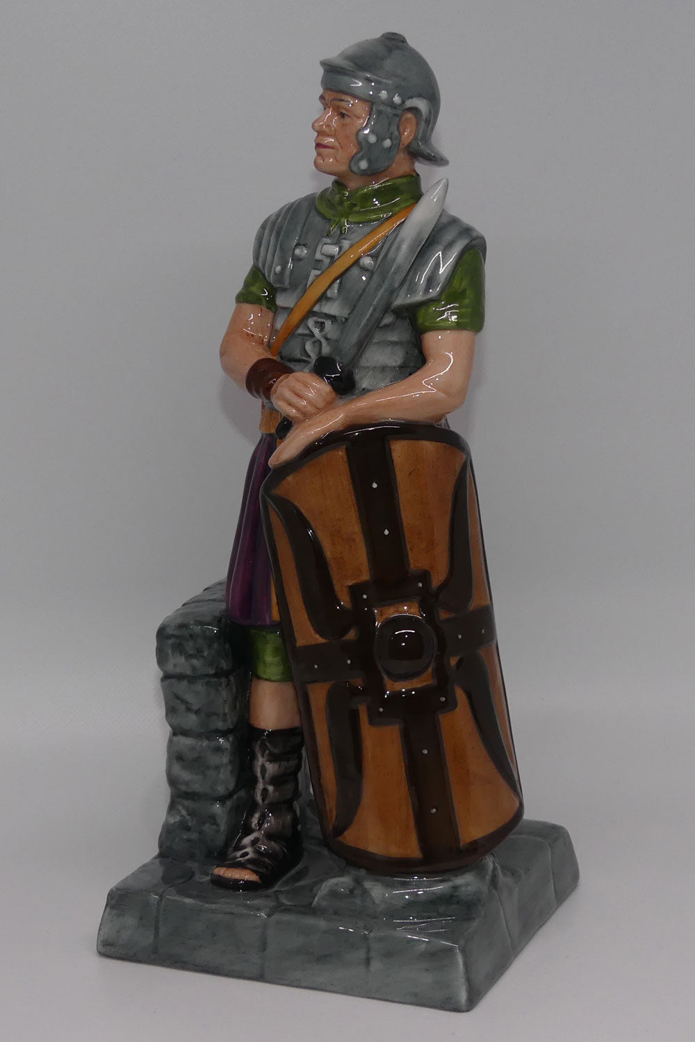 hn2726-royal-doulton-figure-centurion