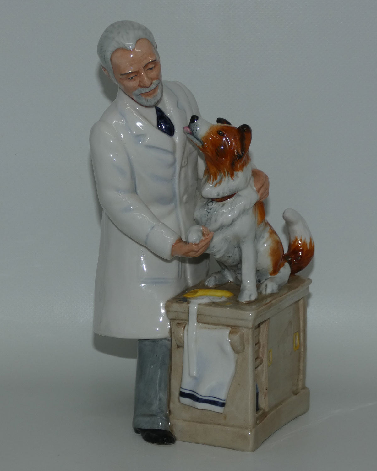 hn2731-royal-doulton-figure-thanks-doc