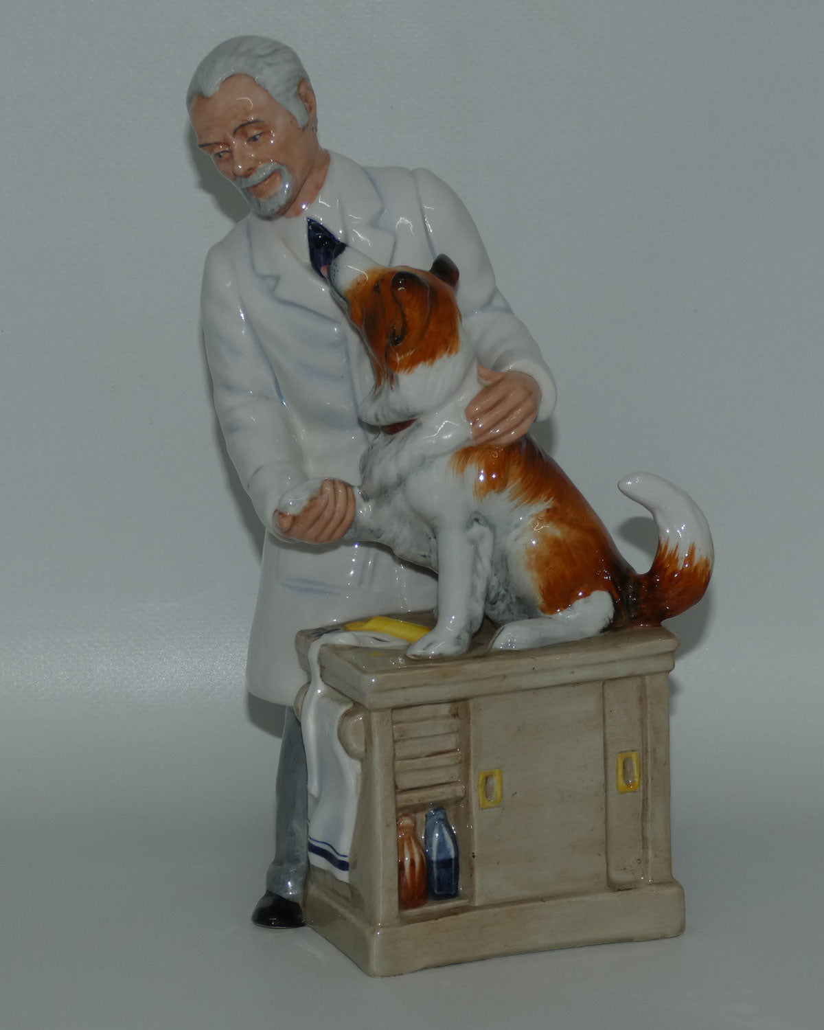 hn2731-royal-doulton-figure-thanks-doc