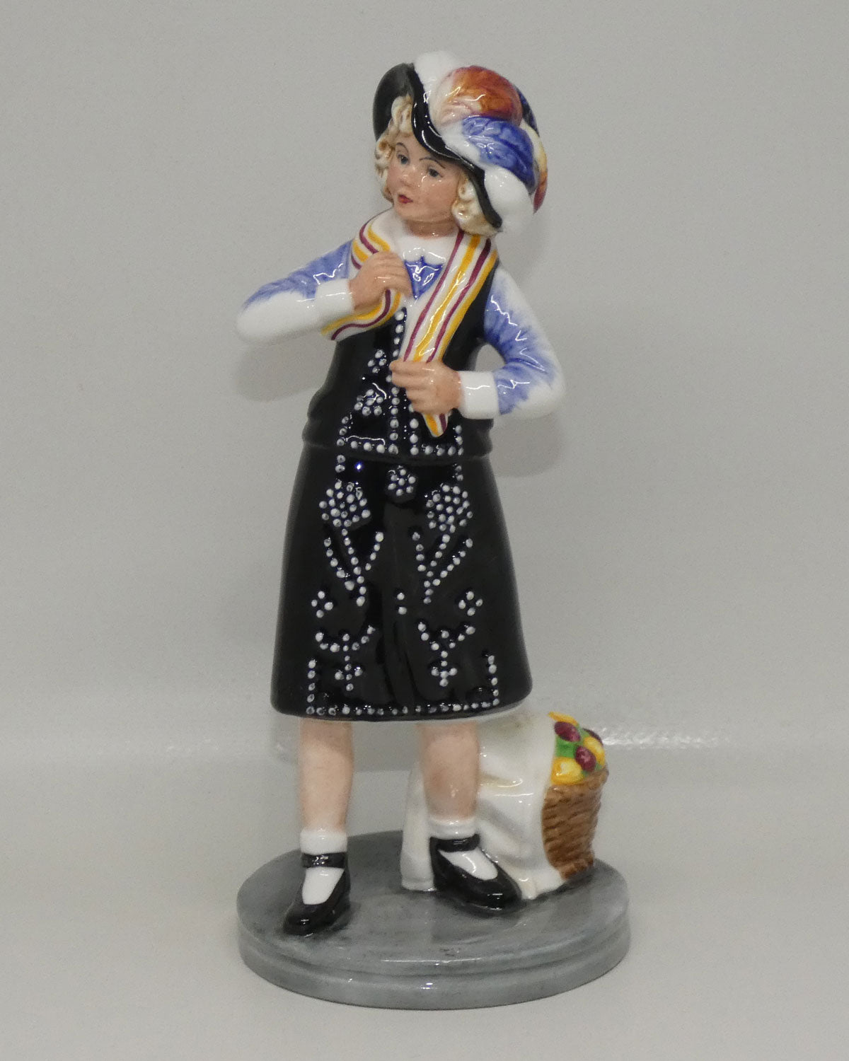 hn2769-royal-doulton-figure-pearly-girl
