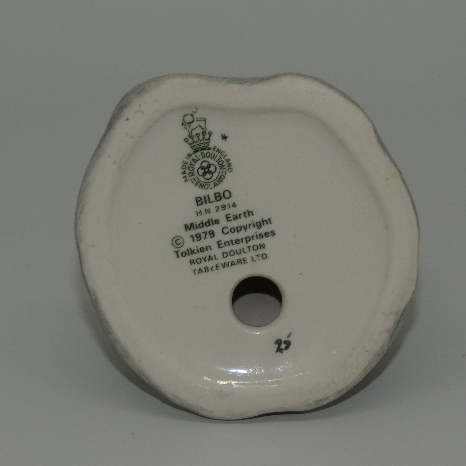 hn2914-royal-doulton-figure-bilbo