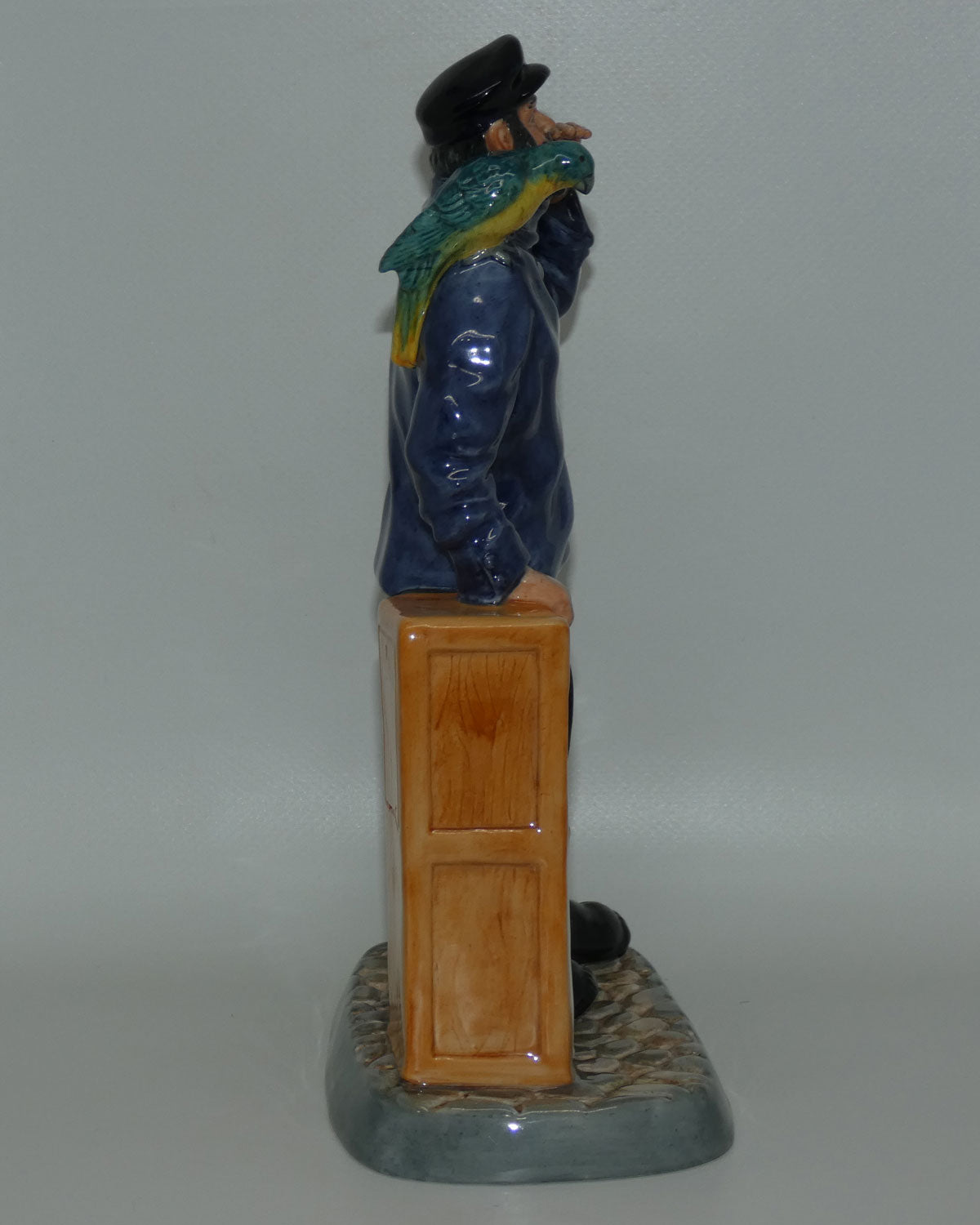 hn2940-royal-doulton-figure-all-aboard