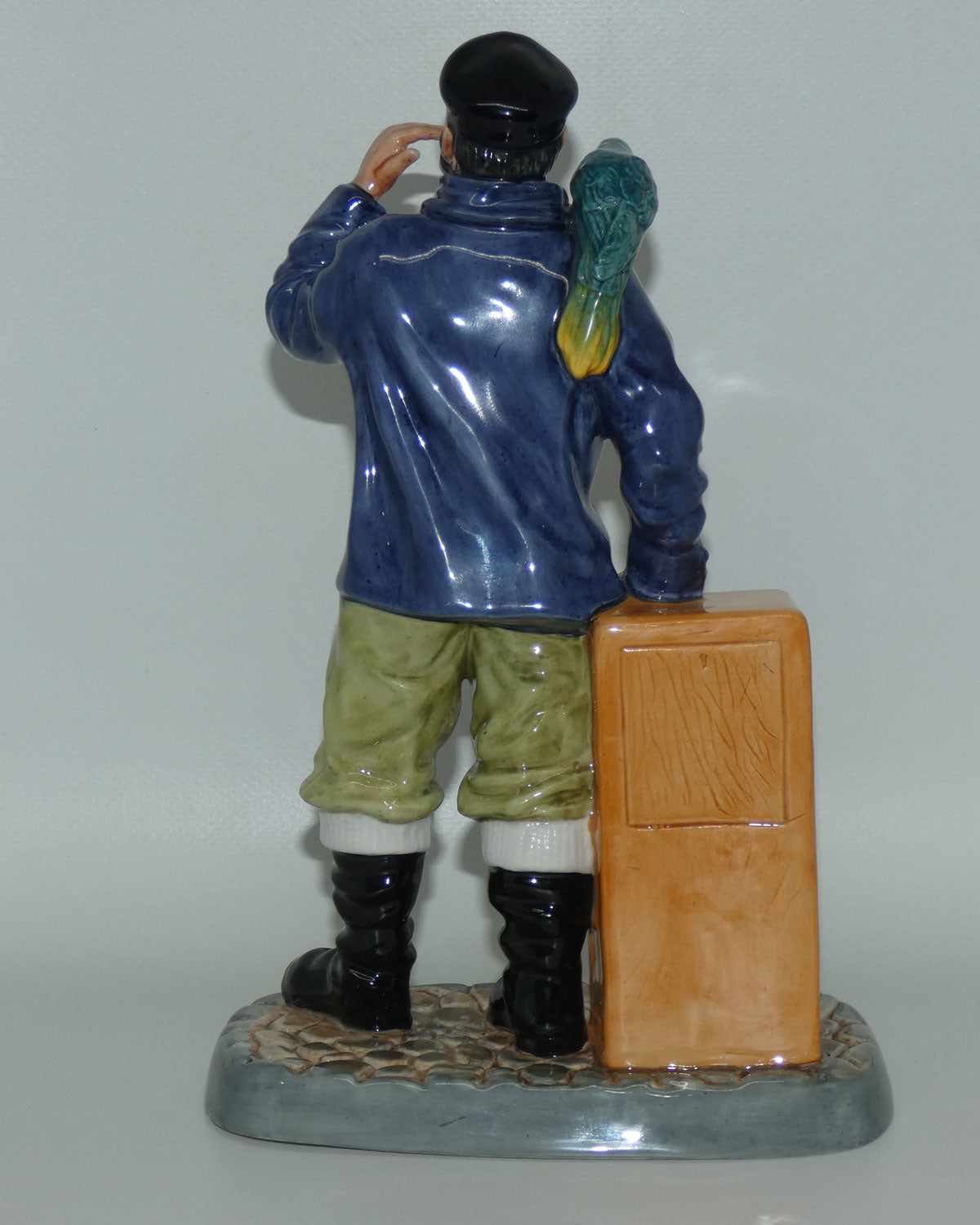 hn2940-royal-doulton-figure-all-aboard