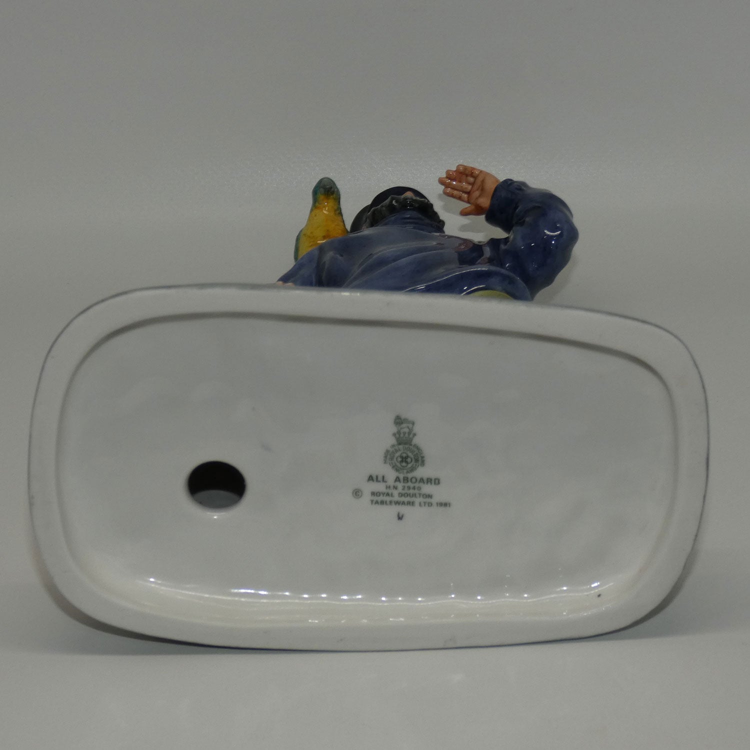 hn2940-royal-doulton-figure-all-aboard