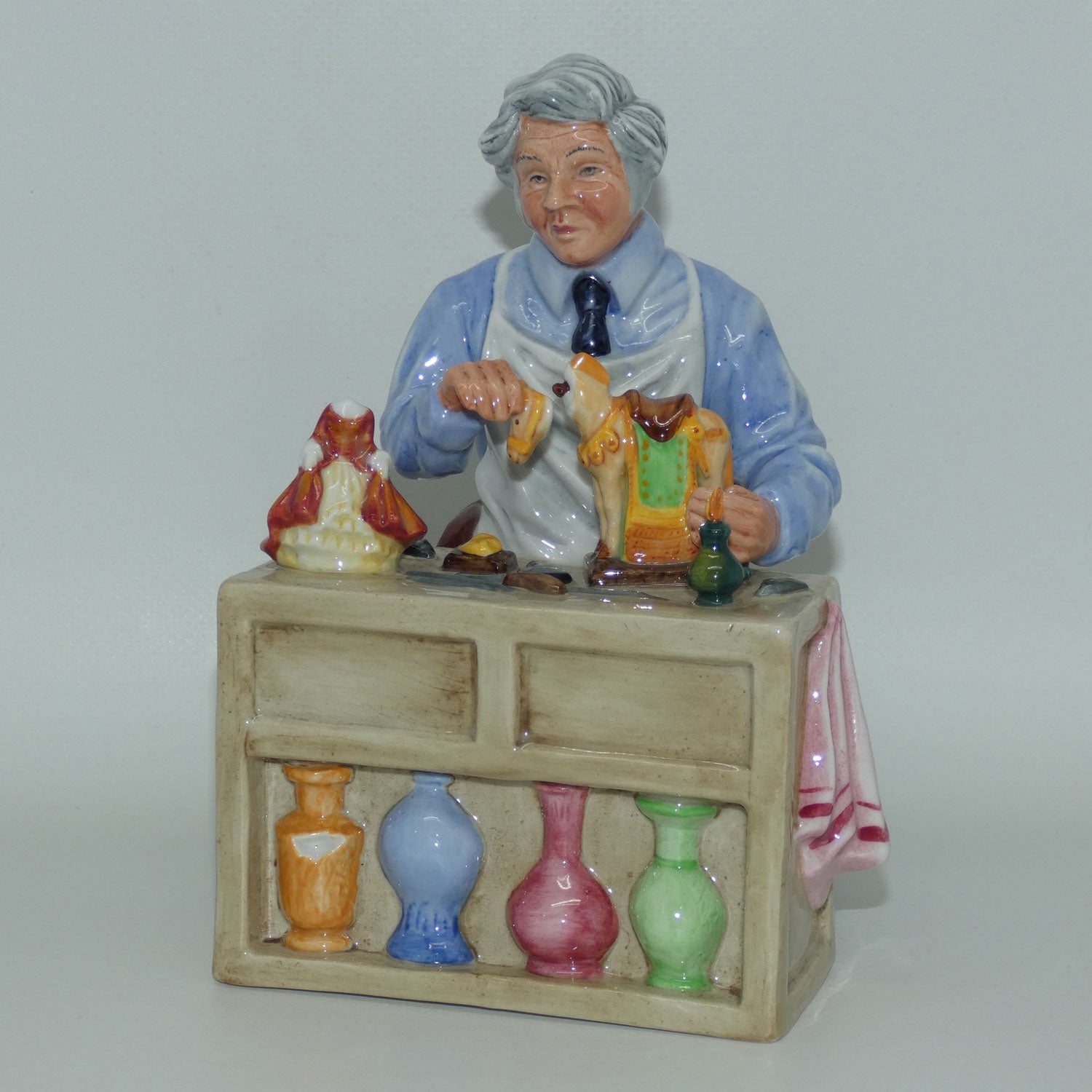 hn2943-royal-doulton-figure-the-china-repairer