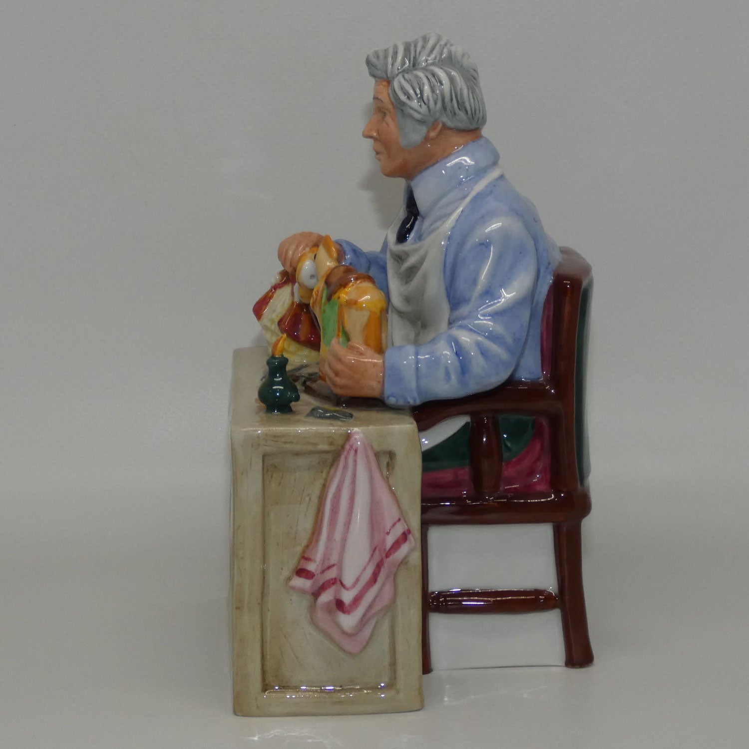 hn2943-royal-doulton-figure-the-china-repairer