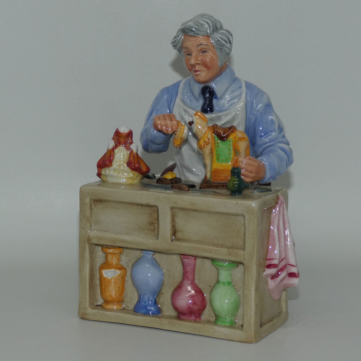 hn2943-royal-doulton-figure-the-china-repairer