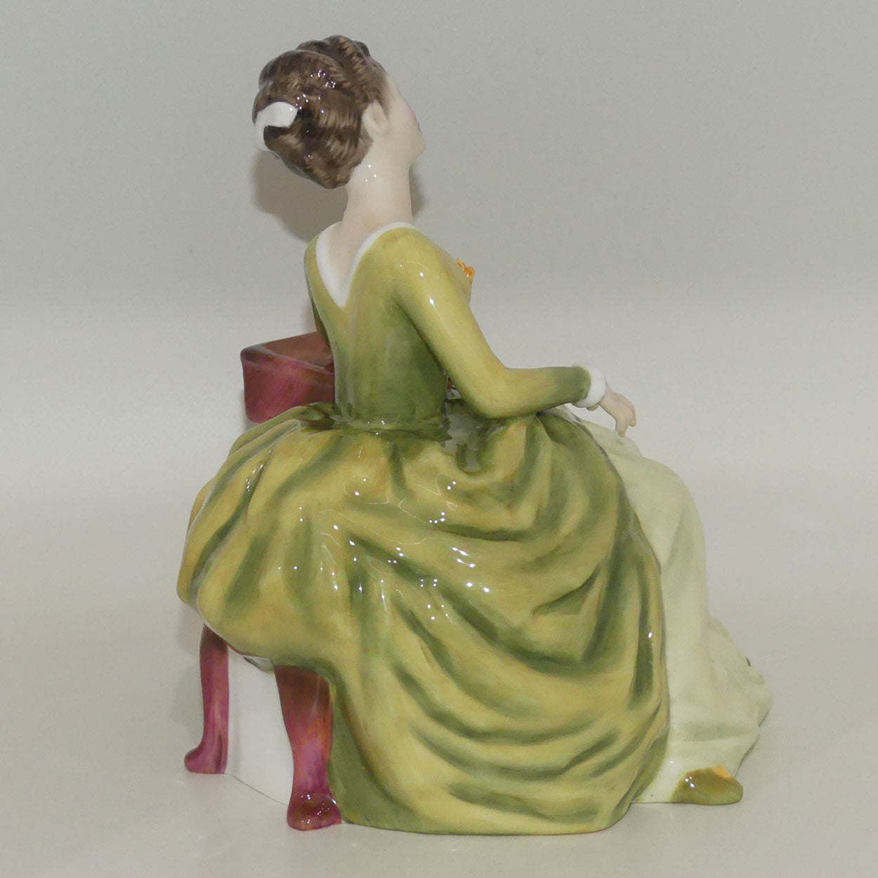 hn2974-royal-doulton-figure-carolyn