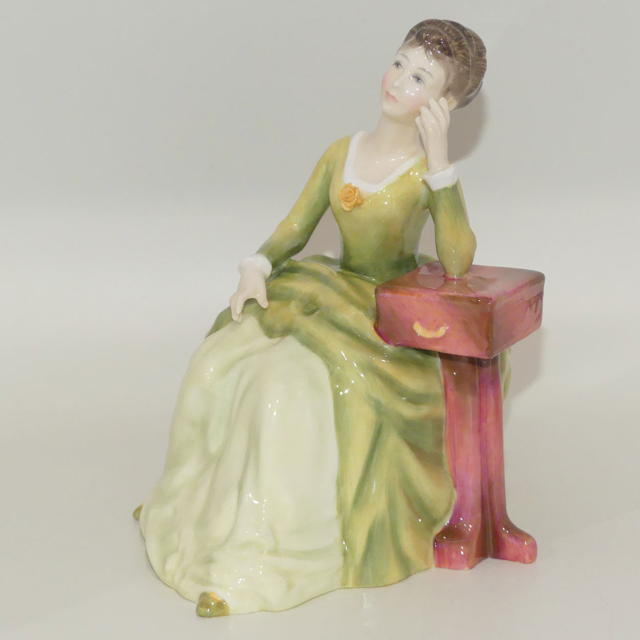 hn2974-royal-doulton-figure-carolyn