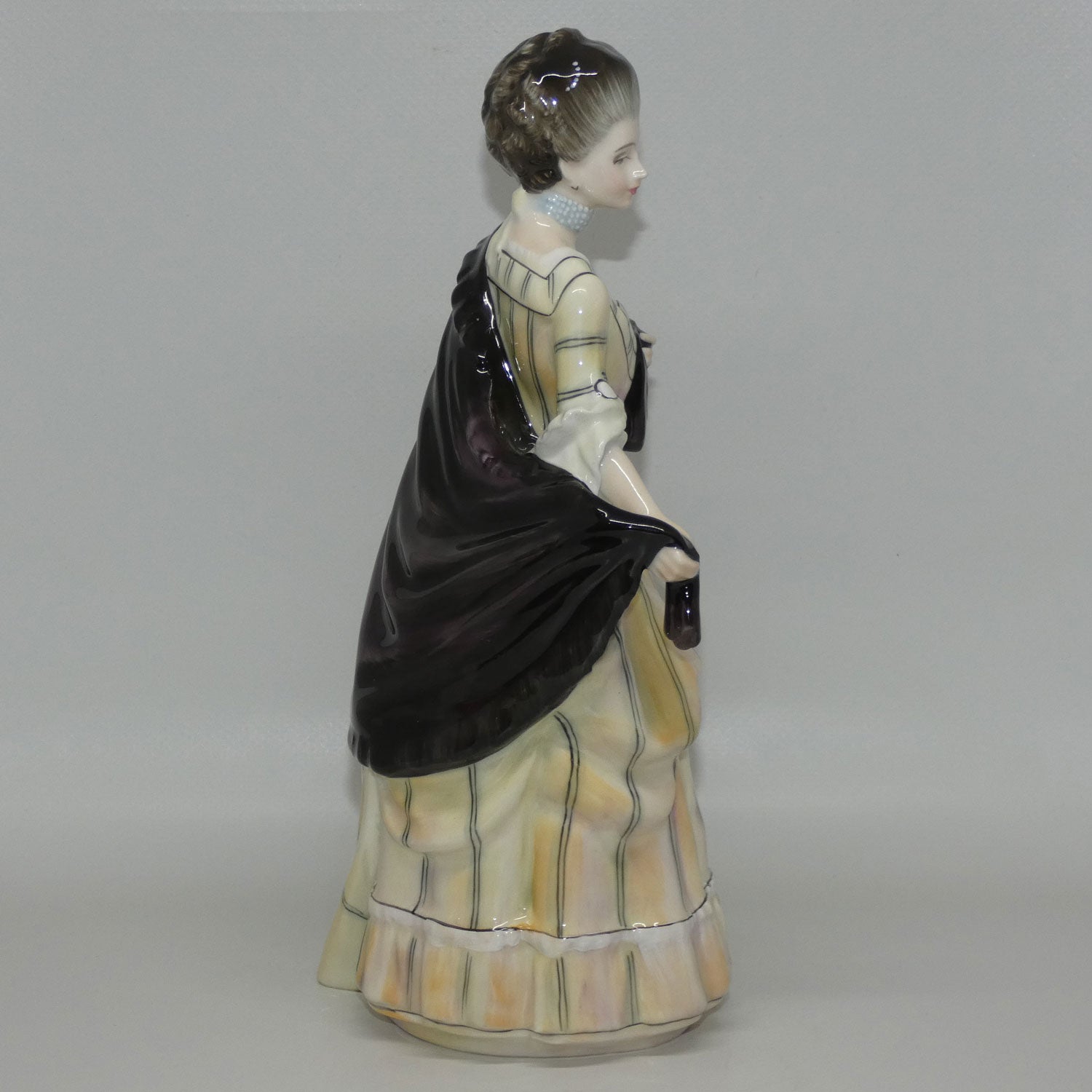 hn3010-royal-doulton-figure-isabella-countess-of-sefton