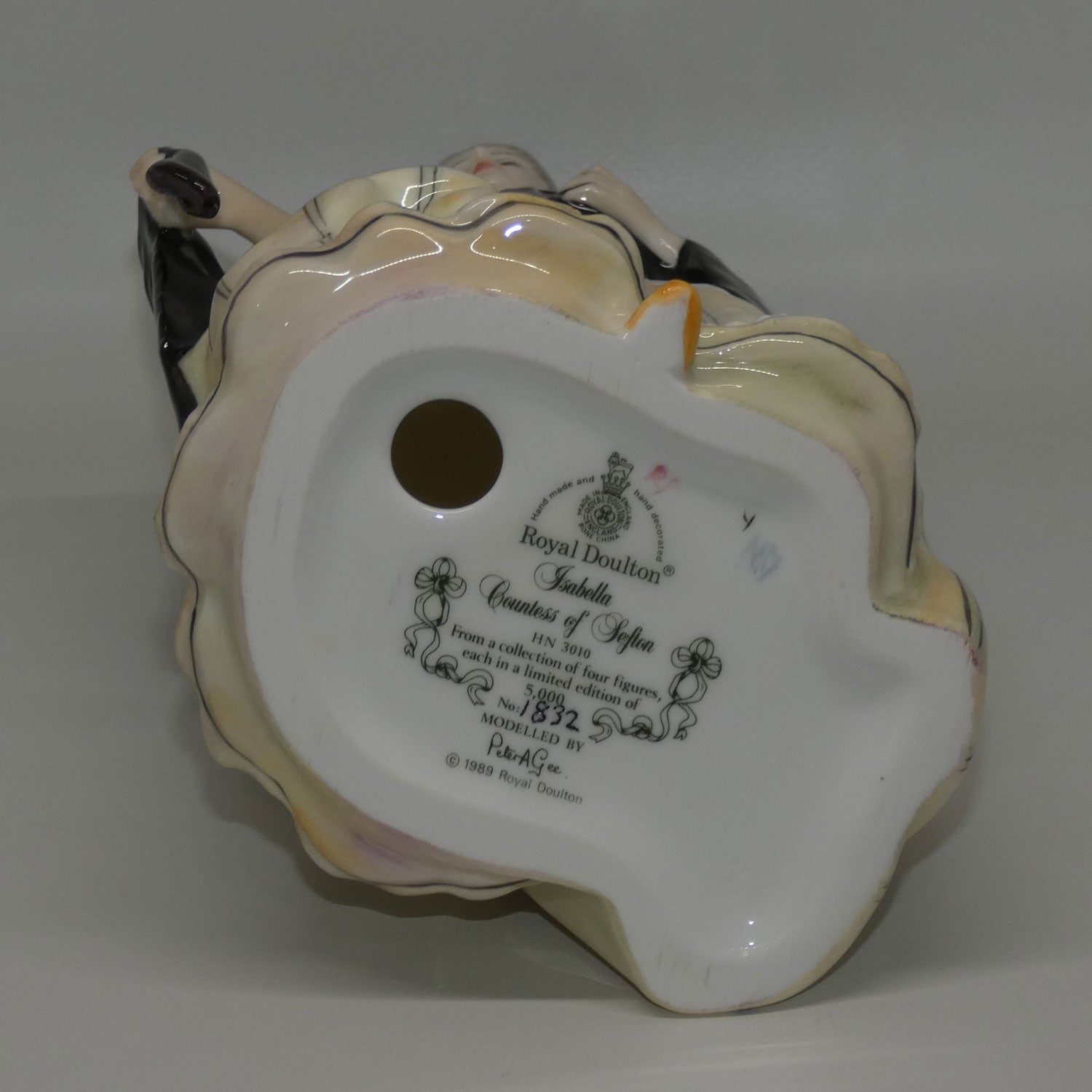 hn3010-royal-doulton-figure-isabella-countess-of-sefton