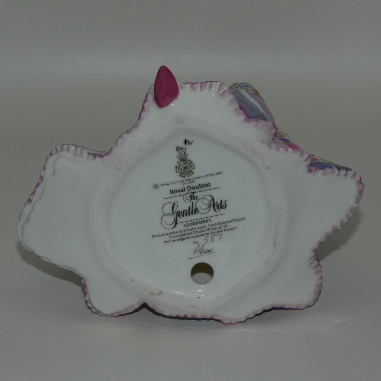 hn3015-royal-doulton-figure-adornment