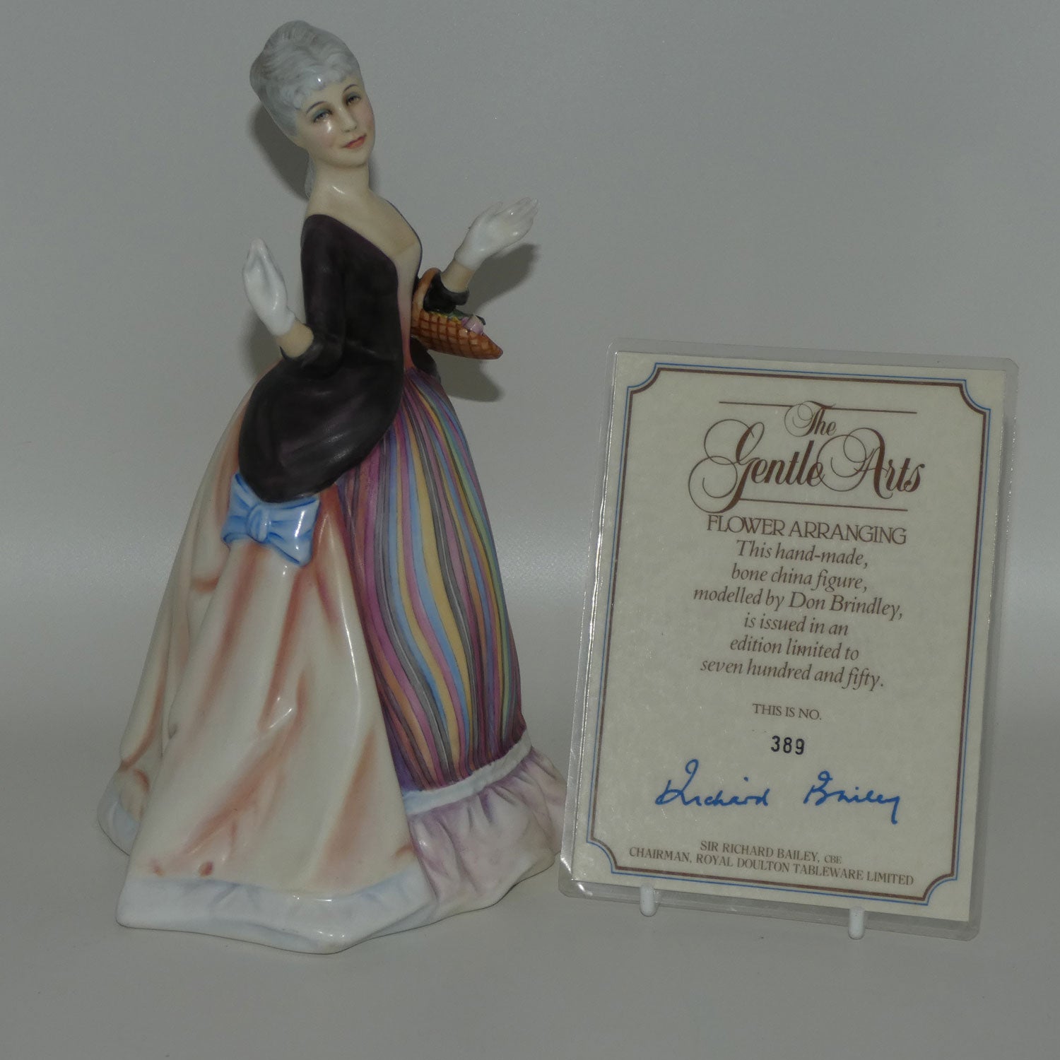hn3040-royal-doulton-figure-flower-arranging