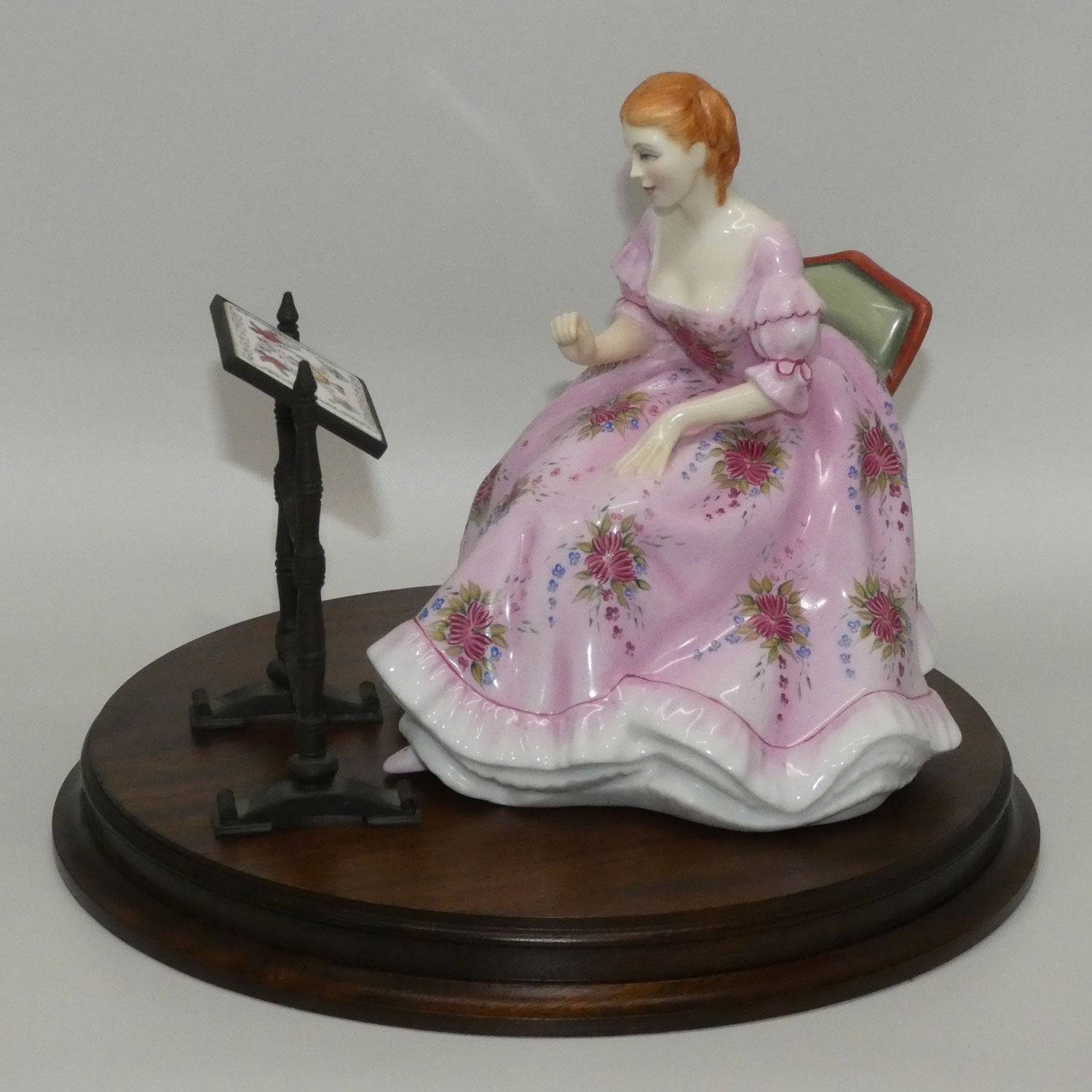 hn3048-royal-doulton-figure-tapestry-weaving