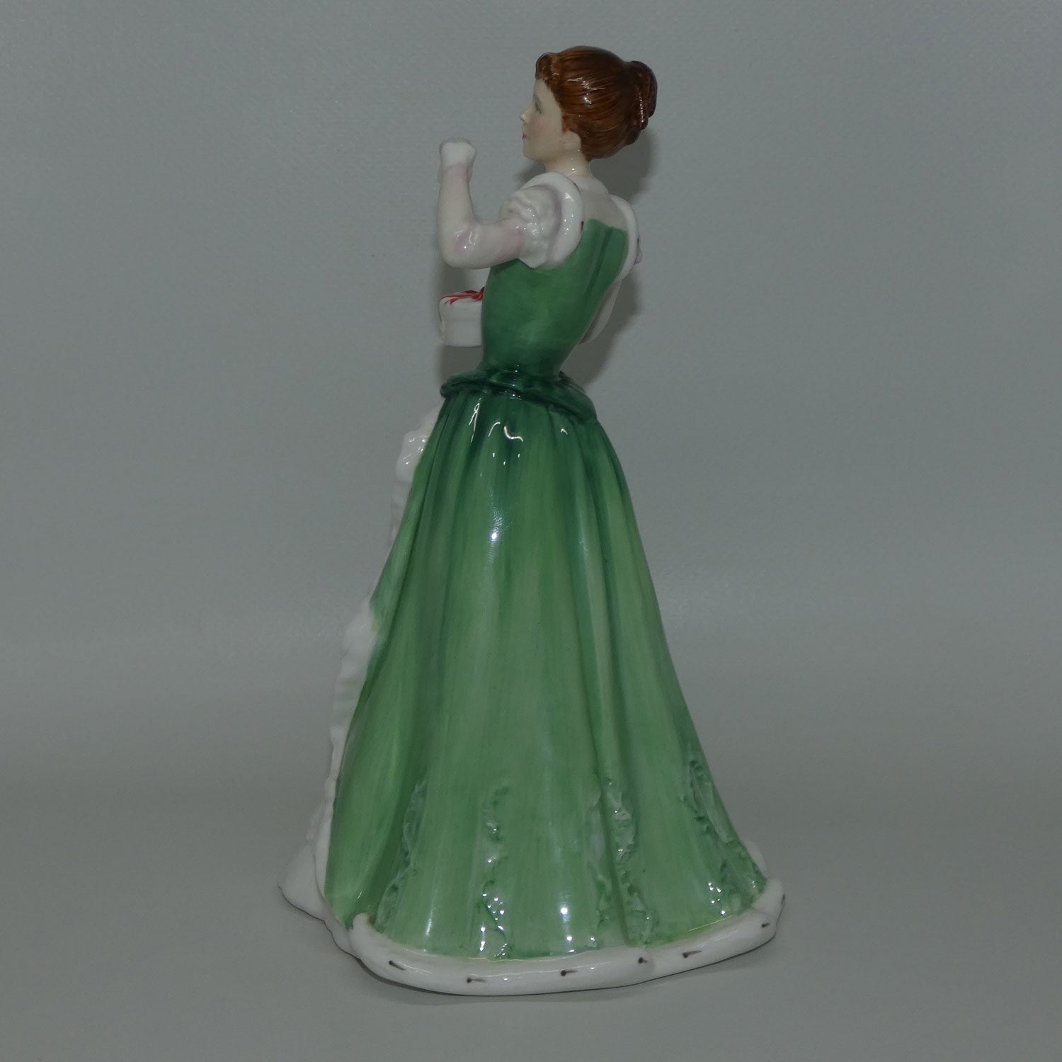 hn3096-royal-doulton-figure-merry-christmas