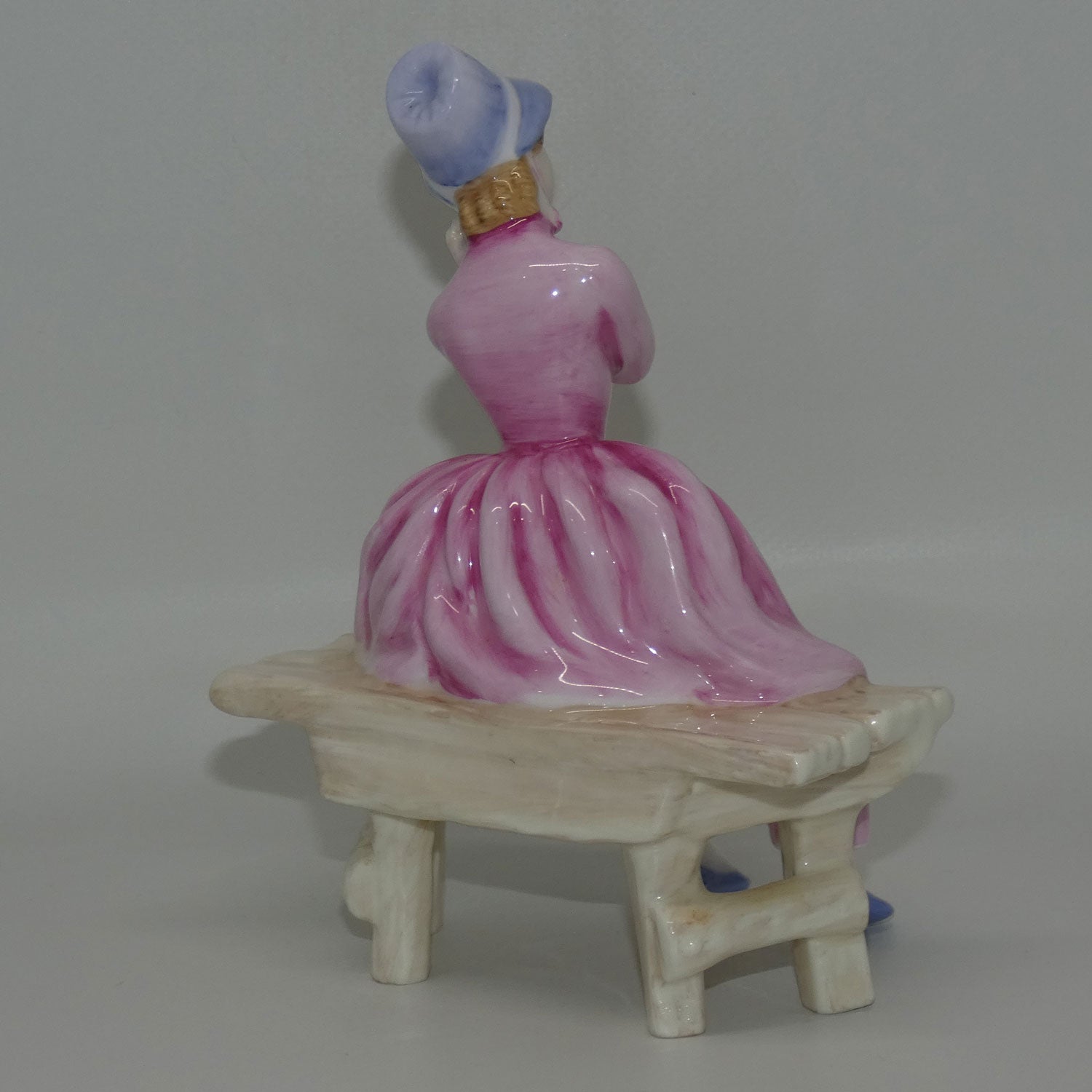 hn3176-royal-doulton-figure-young-dreams