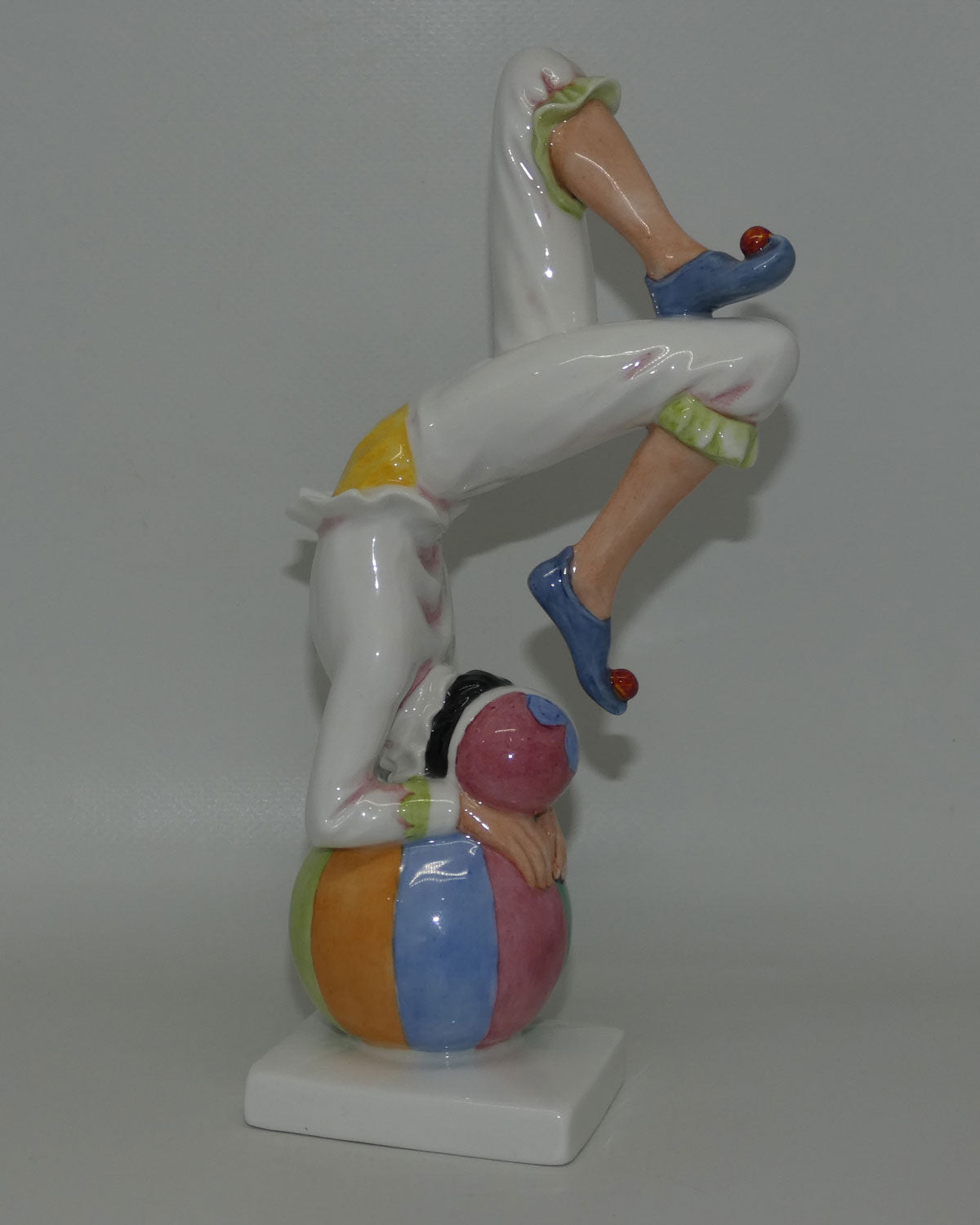 hn3283-royal-doulton-figure-tumbling