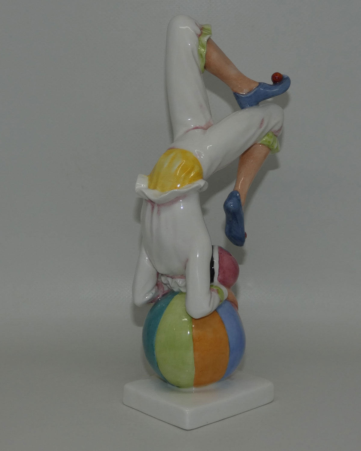 hn3283-royal-doulton-figure-tumbling