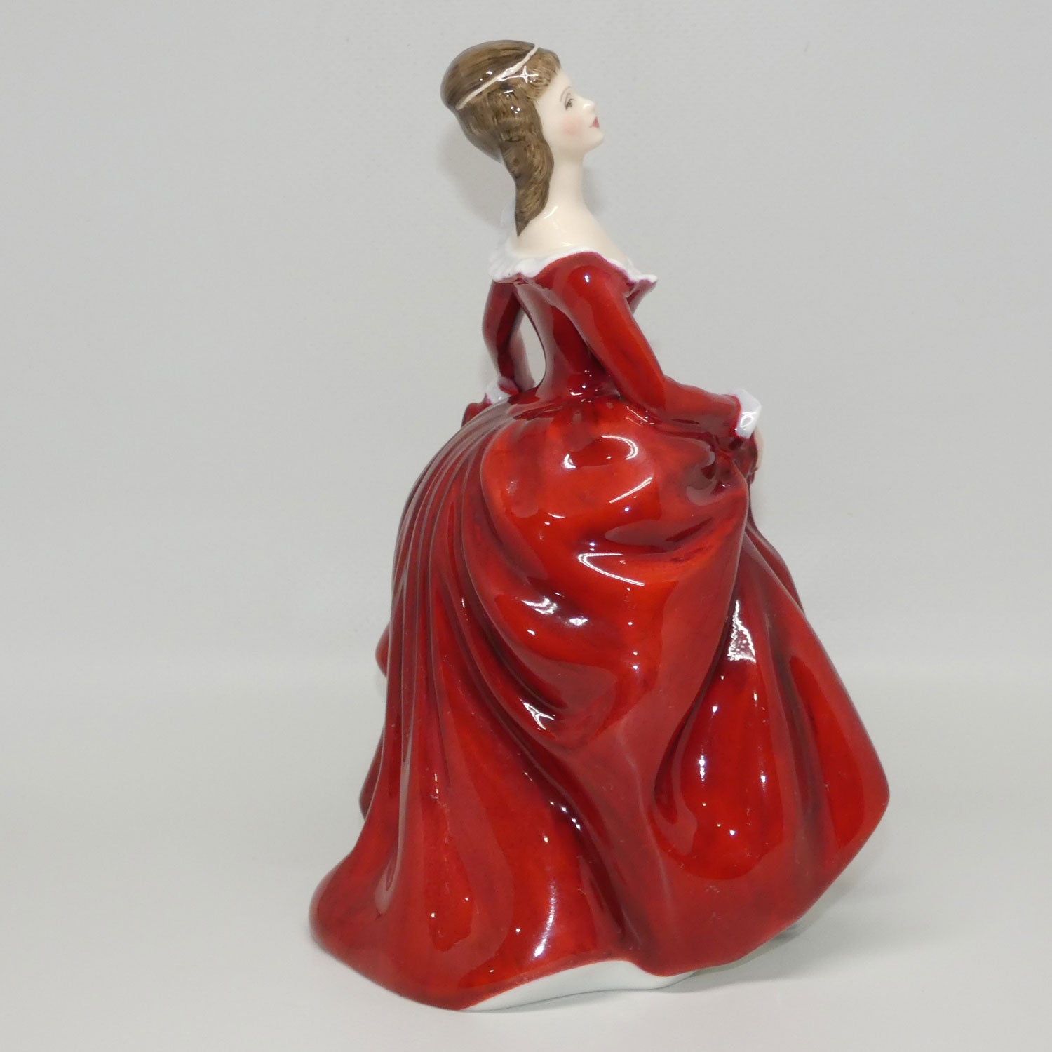 hn3311-royal-doulton-figure-fragrance-red