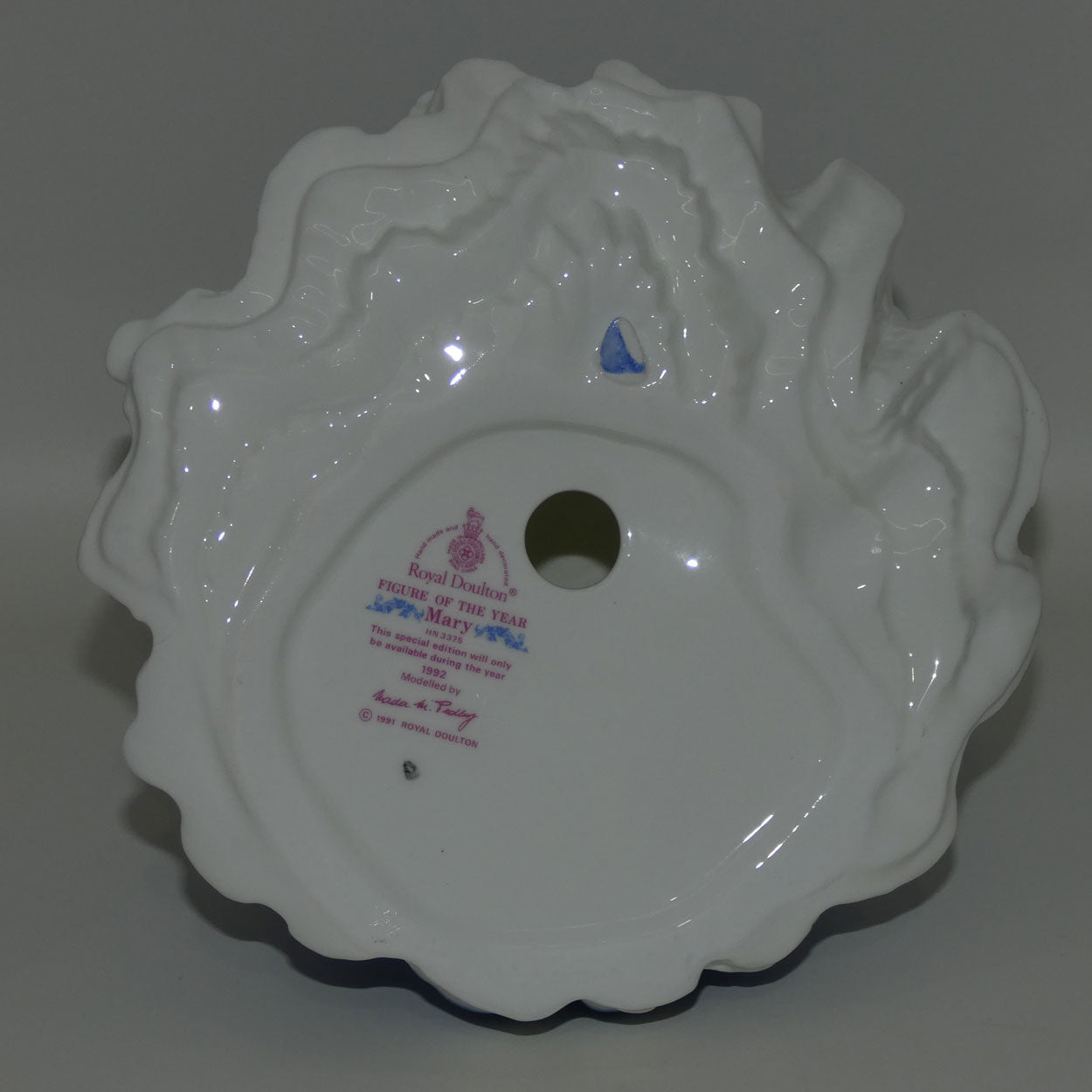 hn3375-royal-doulton-figure-mary