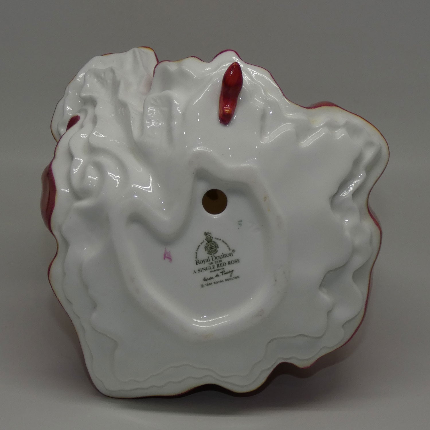 hn3376-royal-doulton-figure-single-red-rose