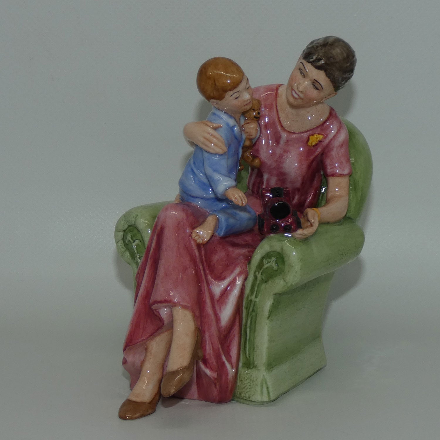 hn3457-royal-doulton-figure-when-i-was-young