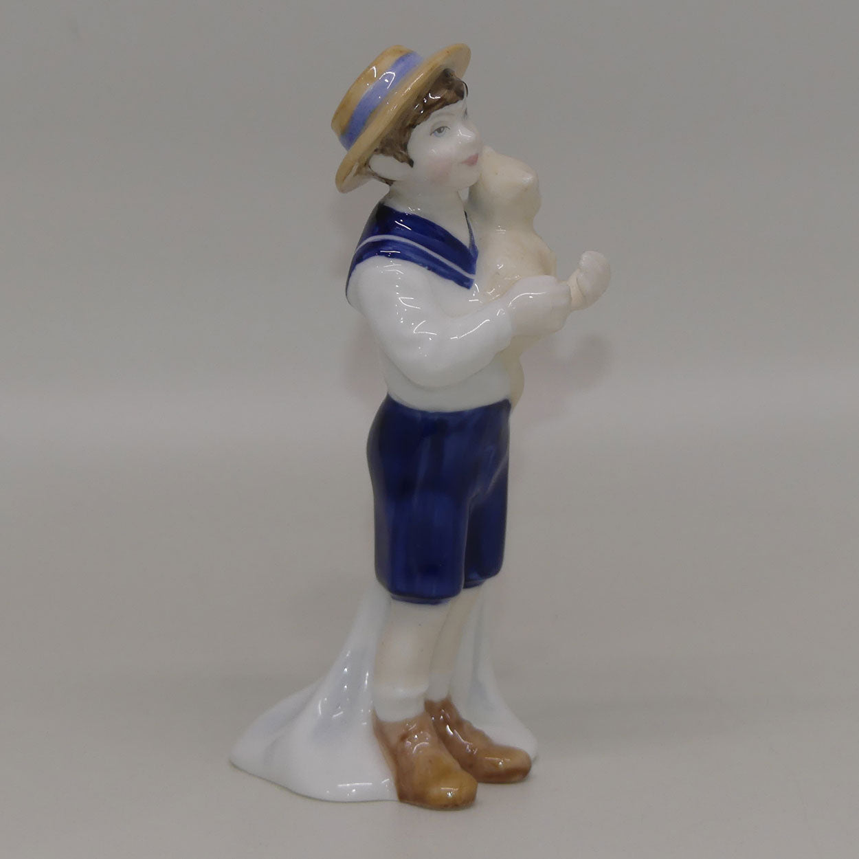 hn3607-royal-doulton-figure-special-friend