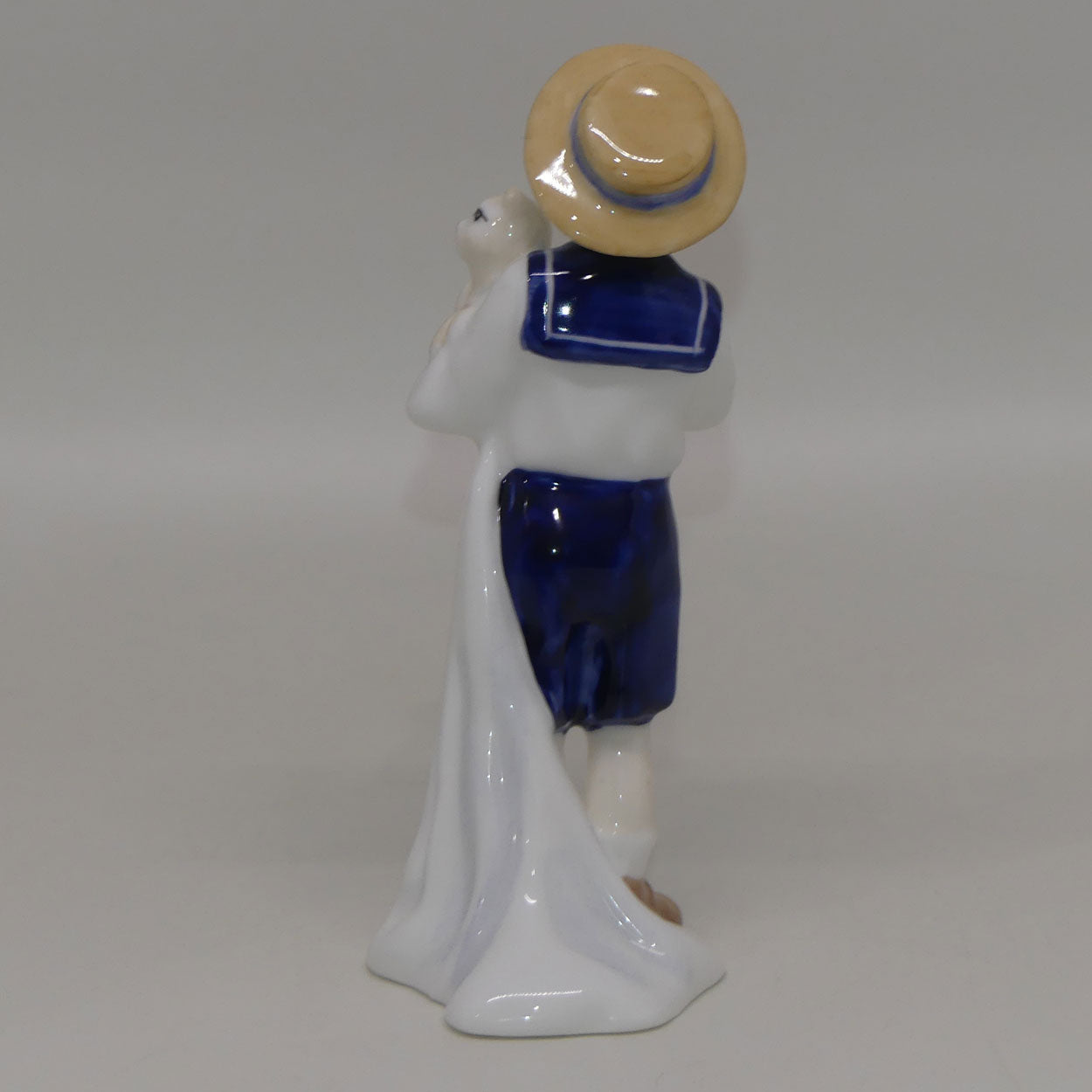 hn3607-royal-doulton-figure-special-friend