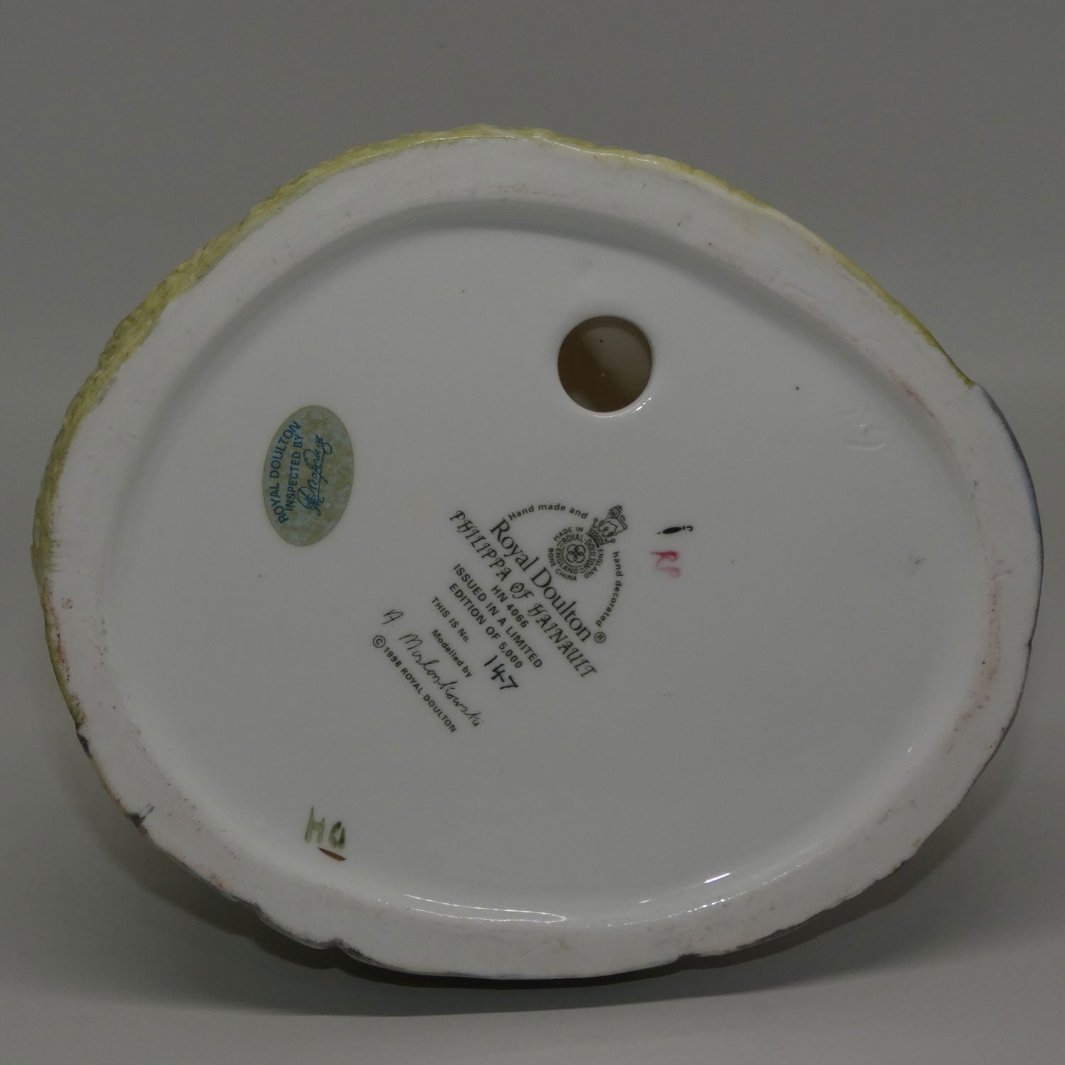 HN4066 Royal Doulton figure Philippa of Hainault | Plantagenet Queens