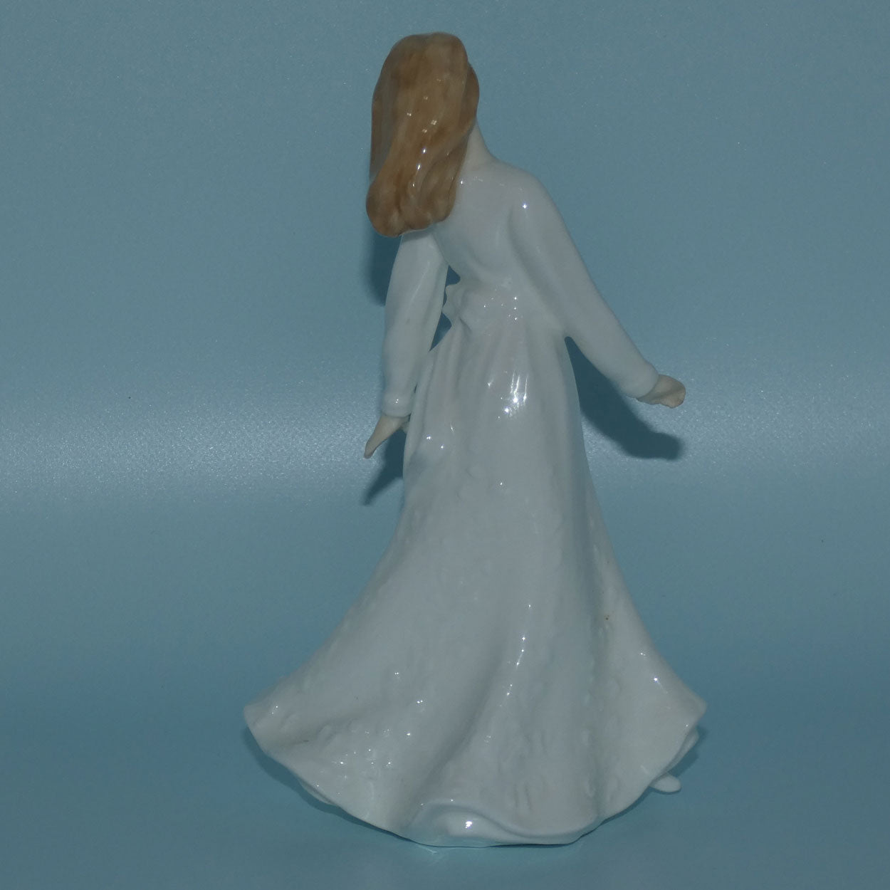 hn4085-royal-doulton-figure-remembering-you