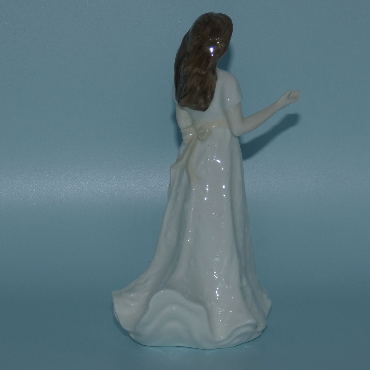 hn4250-royal-doulton-figure-greetings