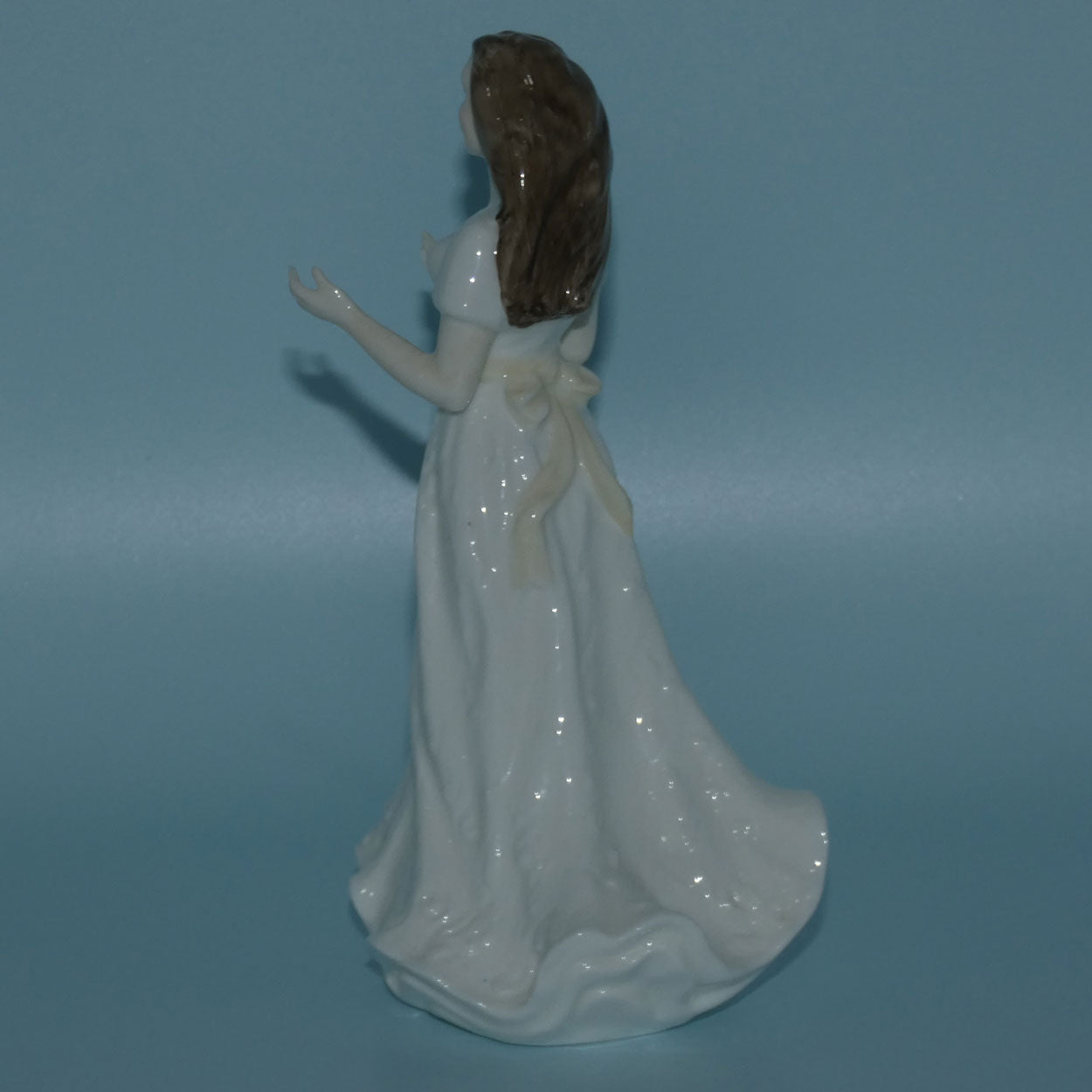 hn4250-royal-doulton-figure-greetings