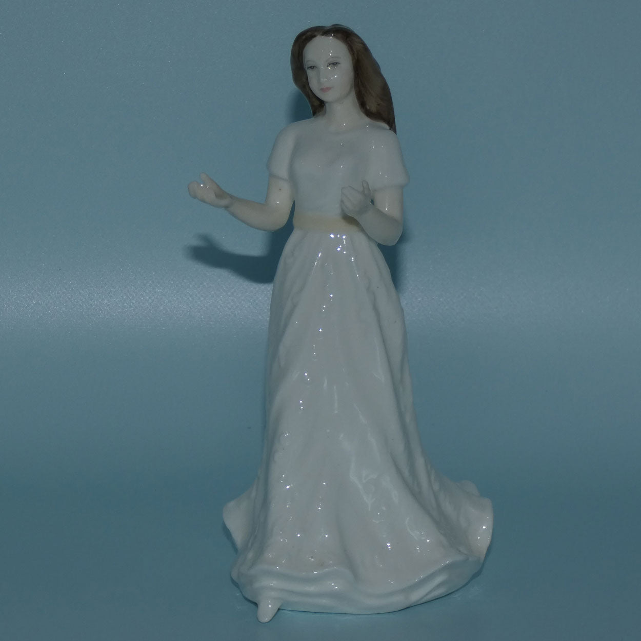 hn4250-royal-doulton-figure-greetings